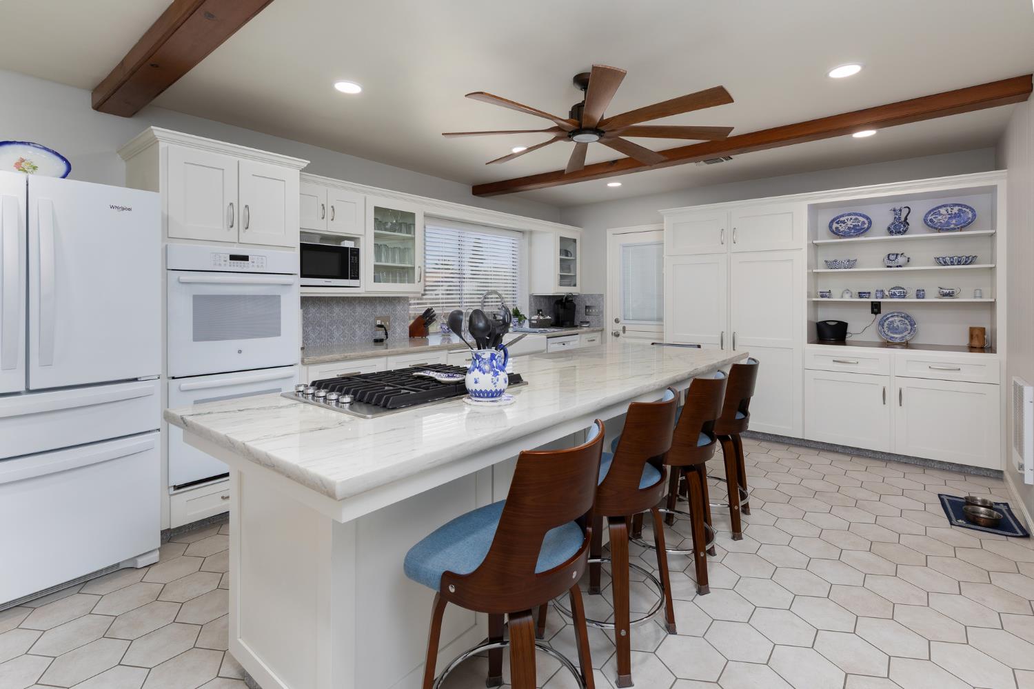476 N Nichols, Dinuba, CA 93618