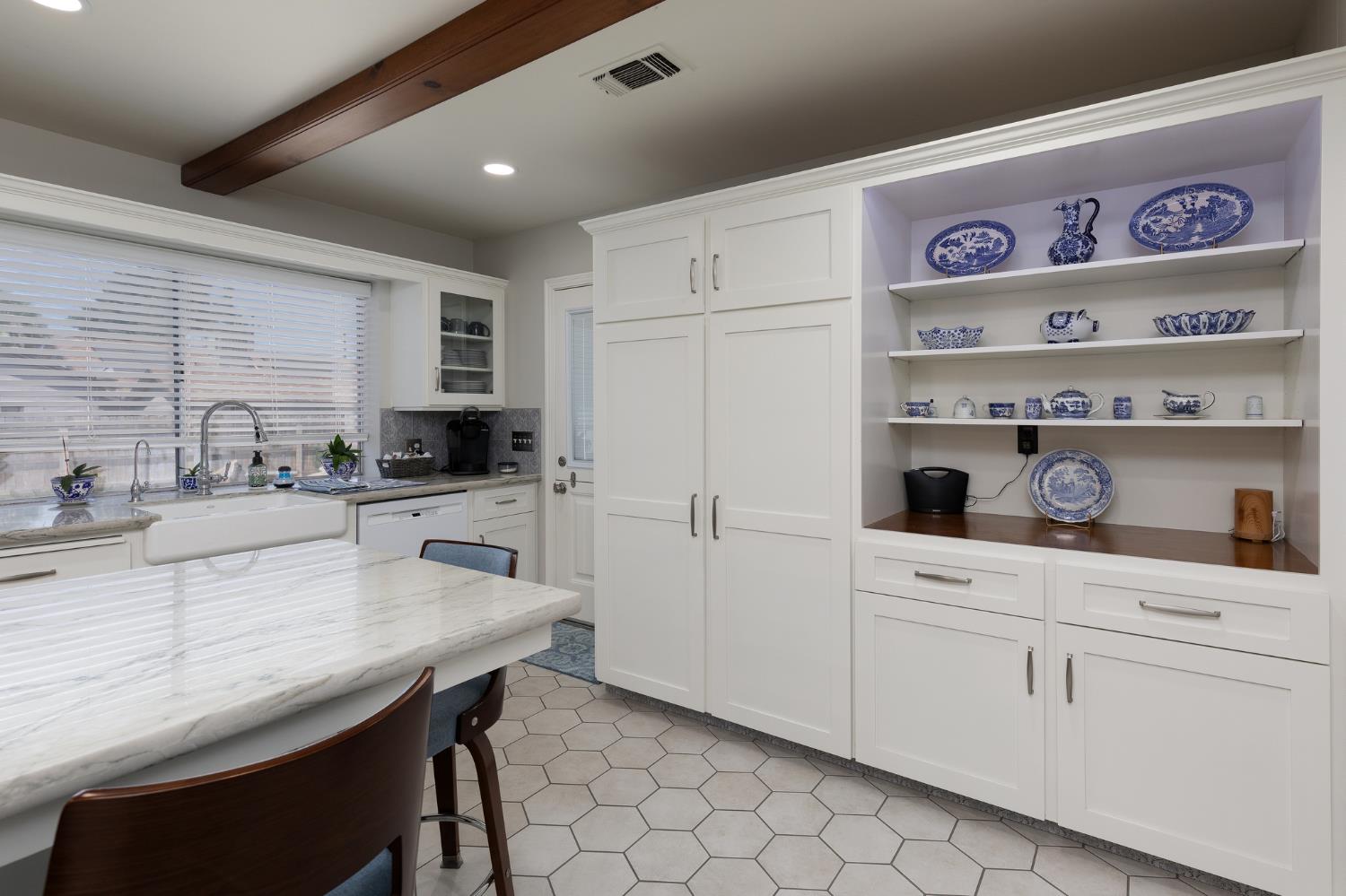 476 N Nichols, Dinuba, CA 93618