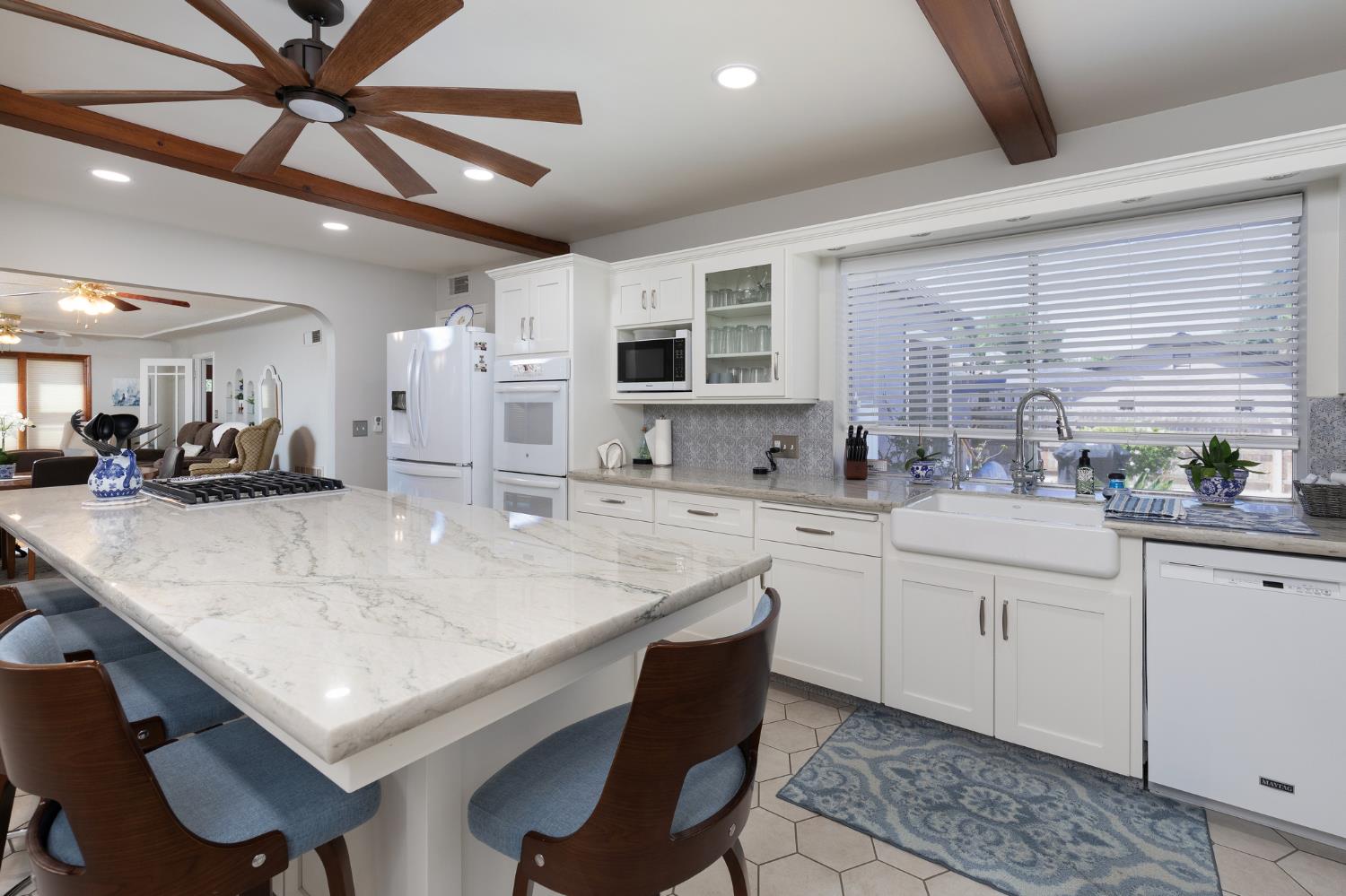 476 N Nichols, Dinuba, CA 93618