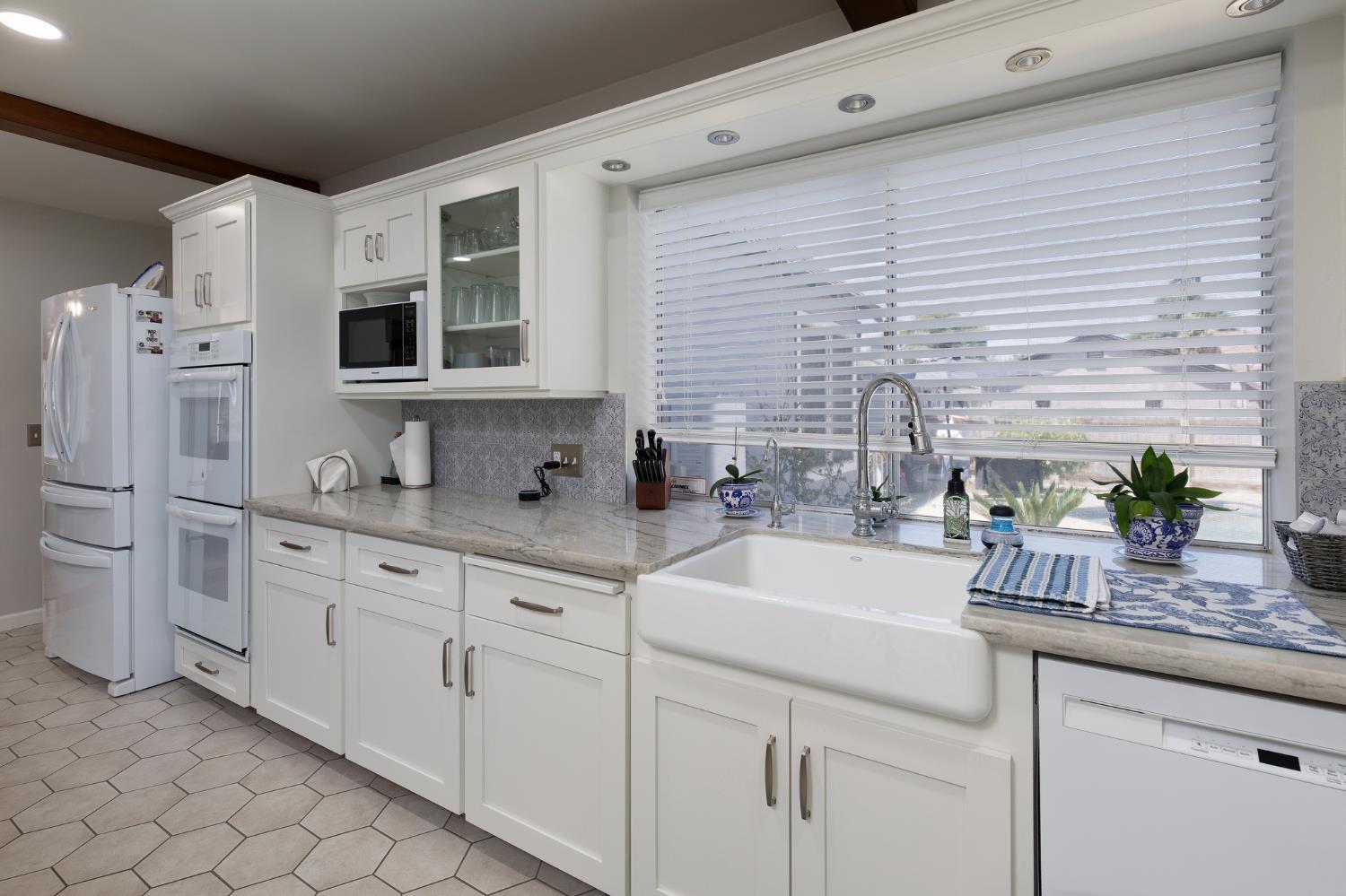 476 N Nichols, Dinuba, CA 93618