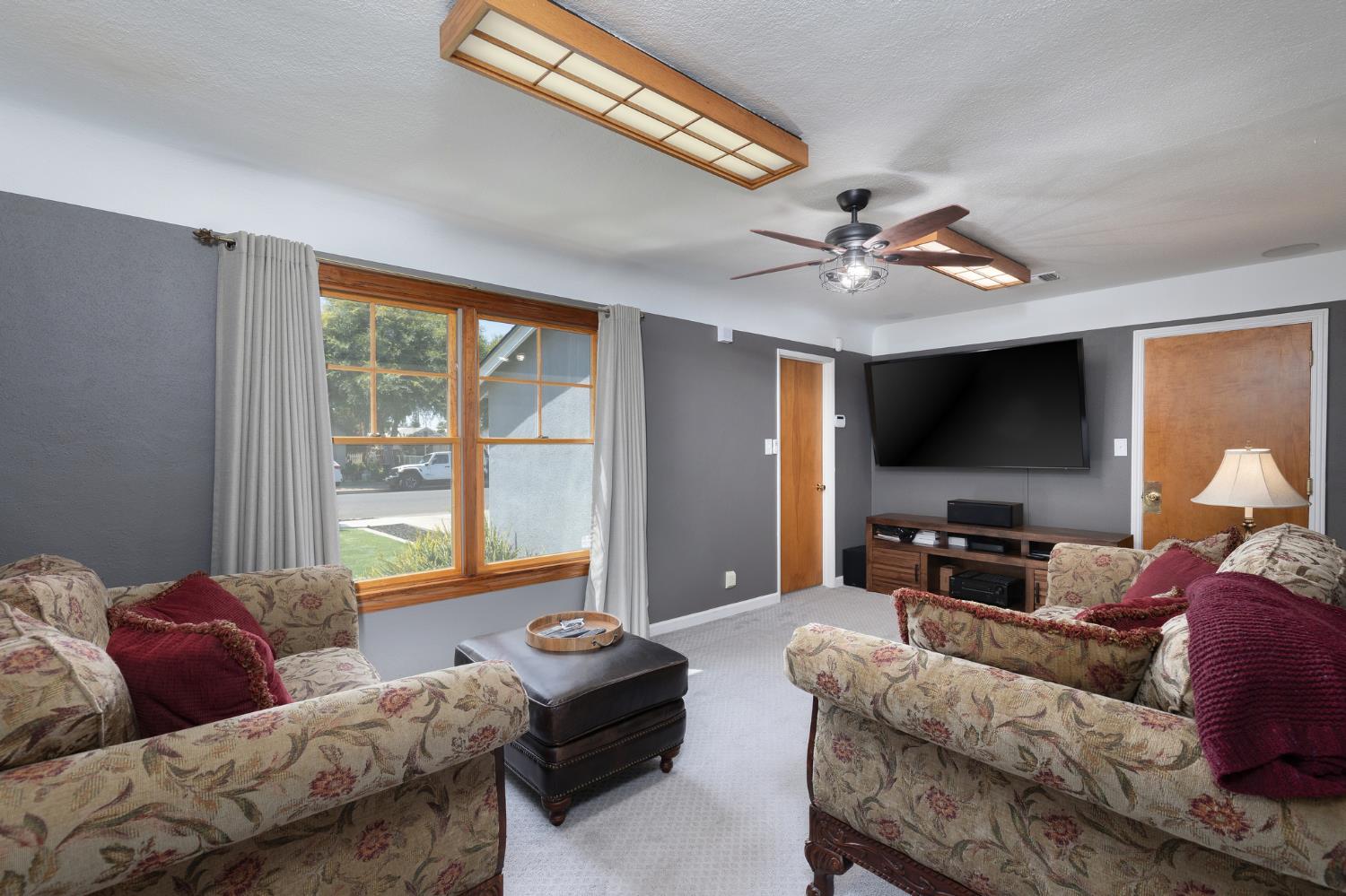 476 N Nichols, Dinuba, CA 93618