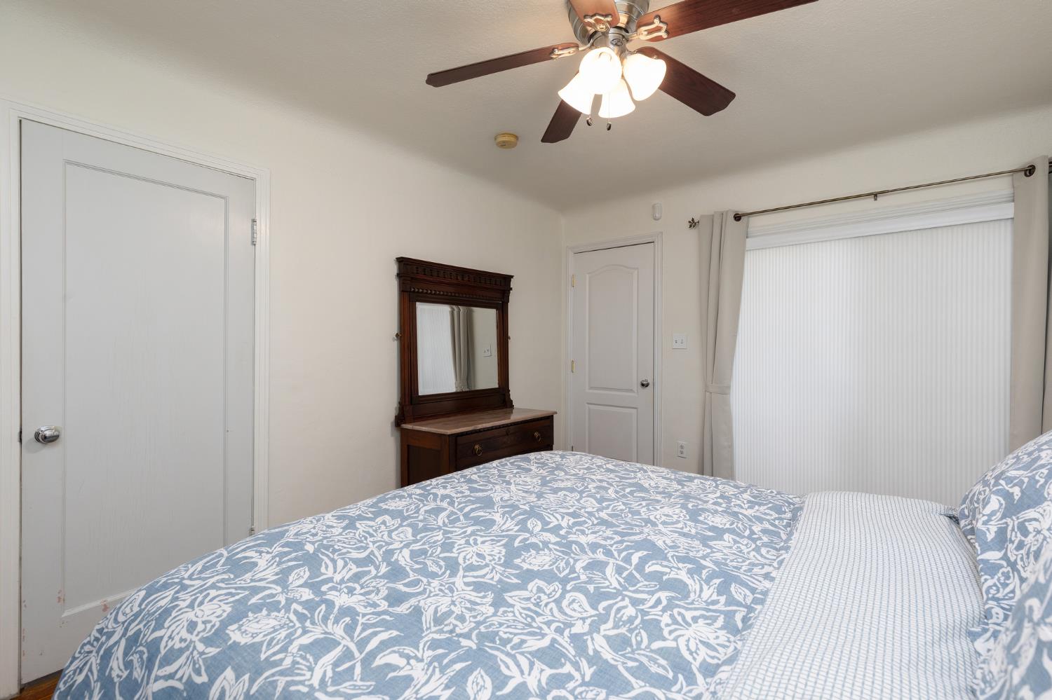 476 N Nichols, Dinuba, CA 93618