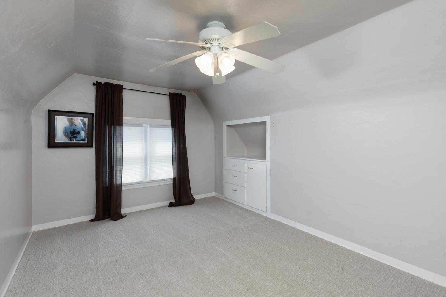 476 N Nichols, Dinuba, CA 93618