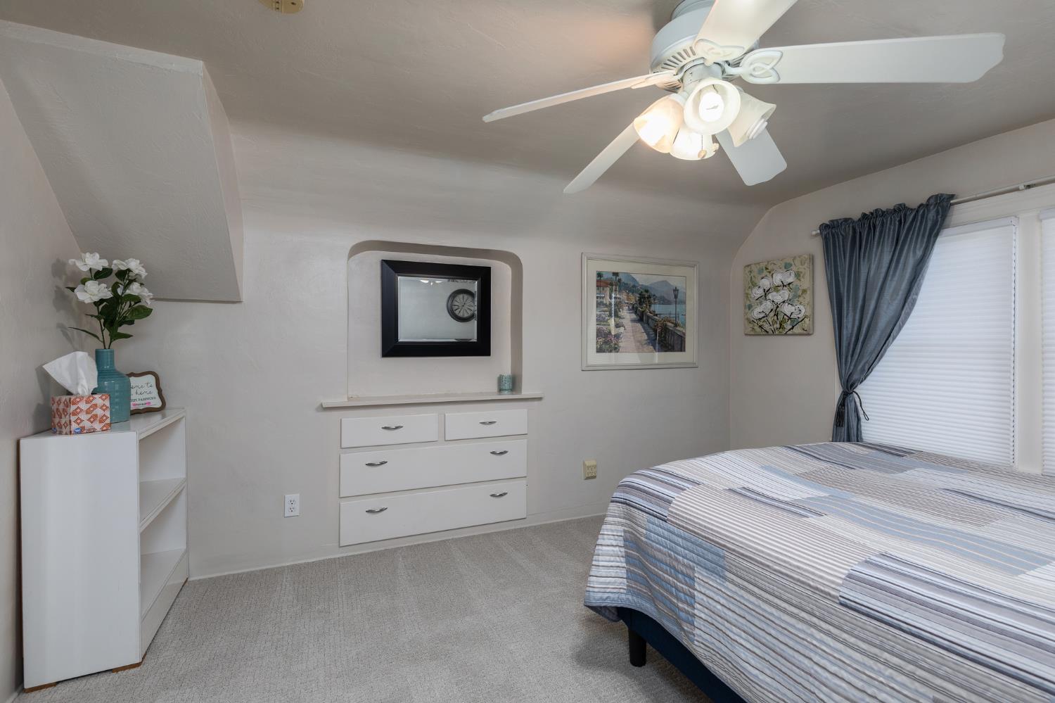 476 N Nichols, Dinuba, CA 93618