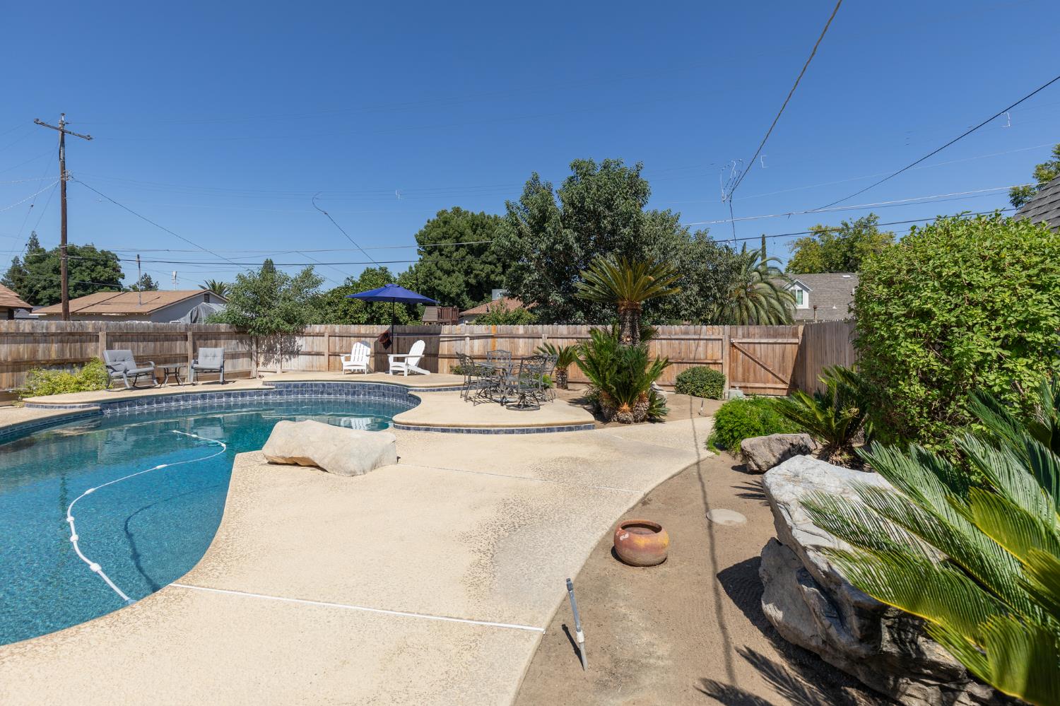 476 N Nichols, Dinuba, CA 93618