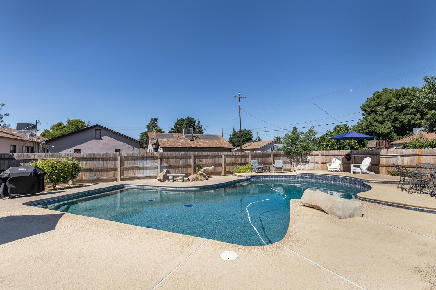476 N Nichols, Dinuba, CA 93618