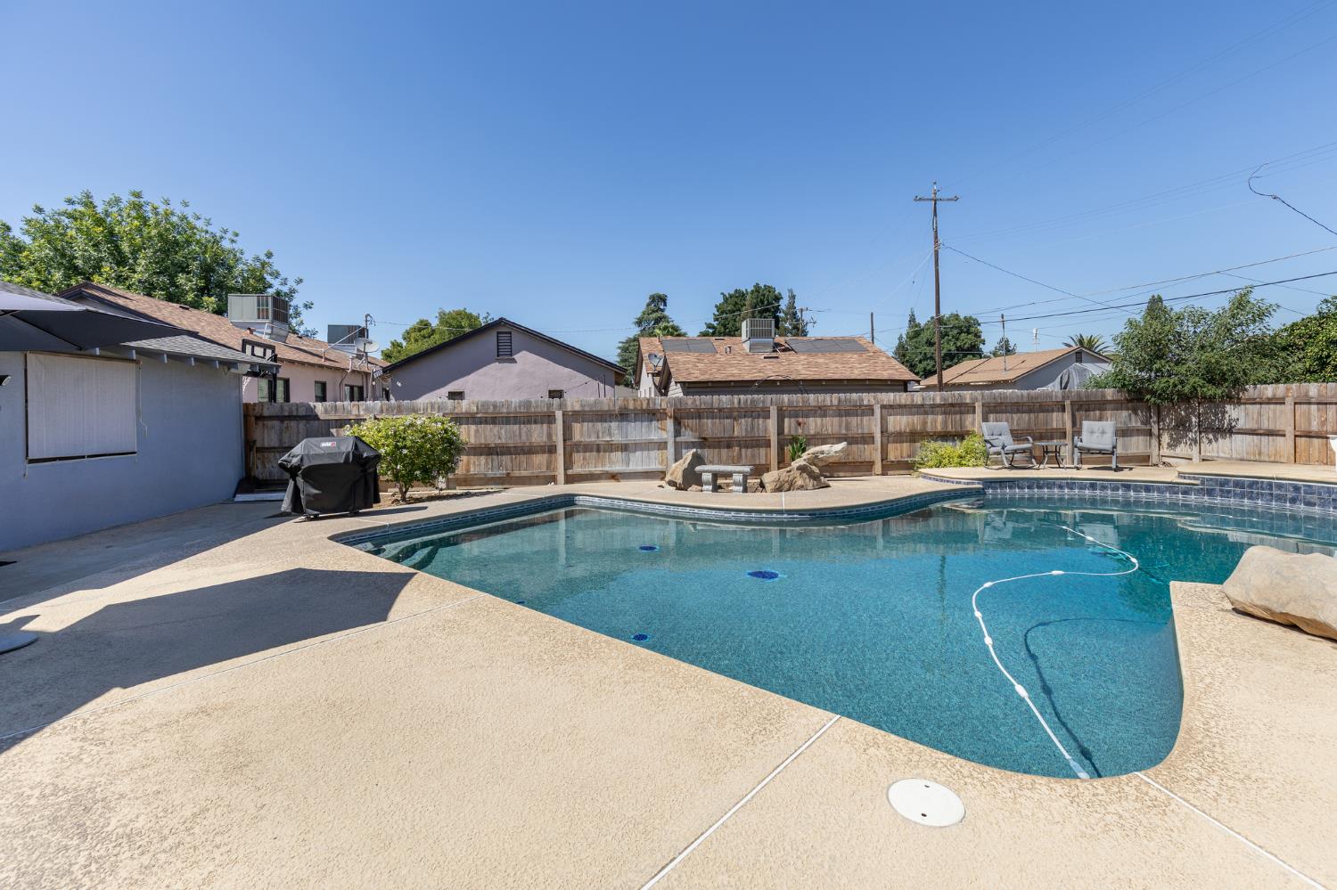 476 N Nichols, Dinuba, CA 93618