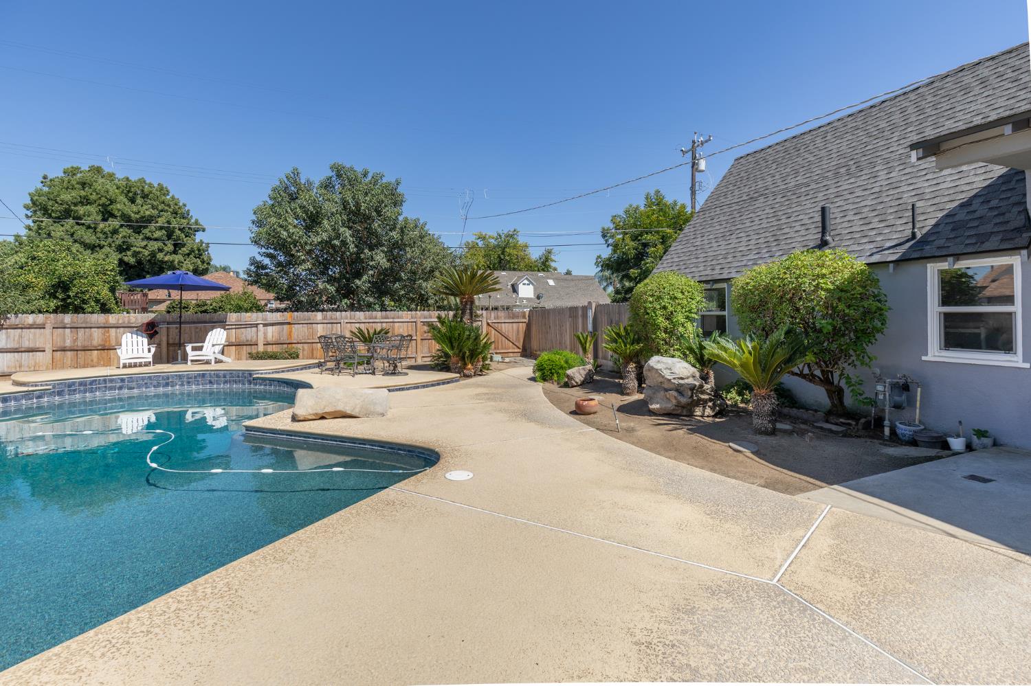 476 N Nichols, Dinuba, CA 93618