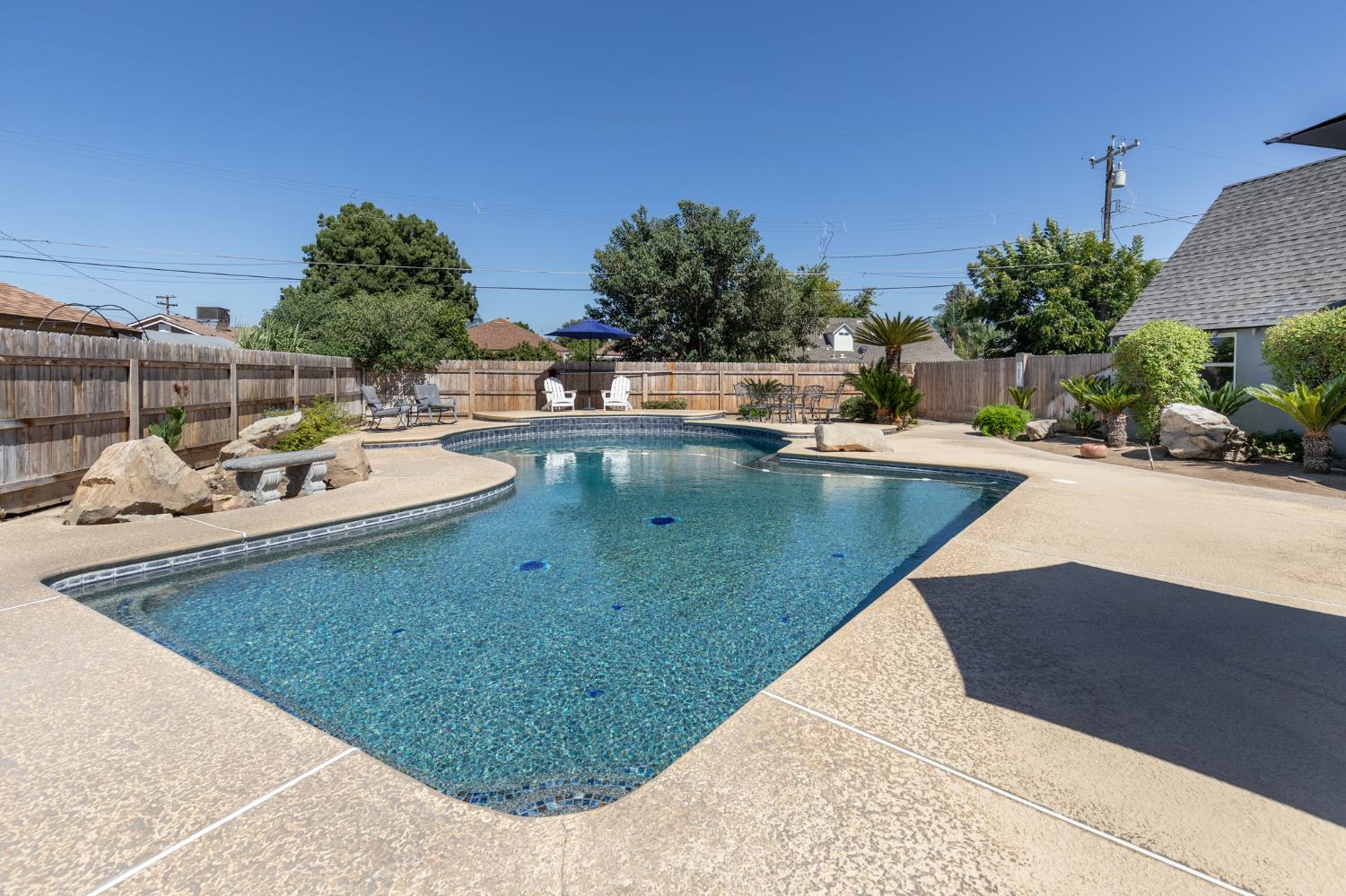 476 N Nichols, Dinuba, CA 93618