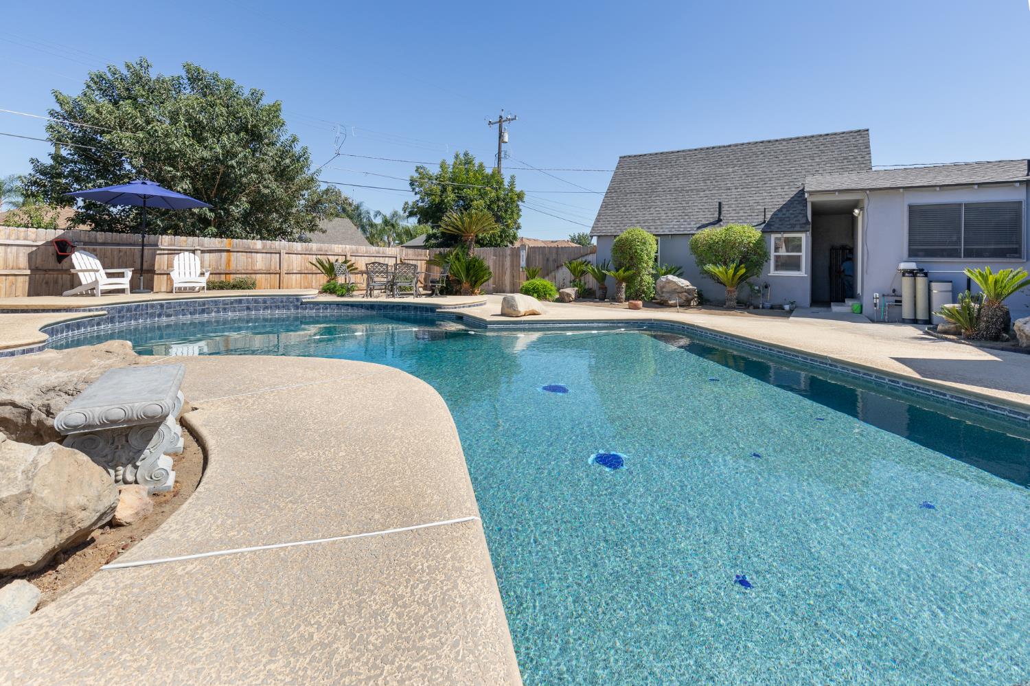 476 N Nichols, Dinuba, CA 93618