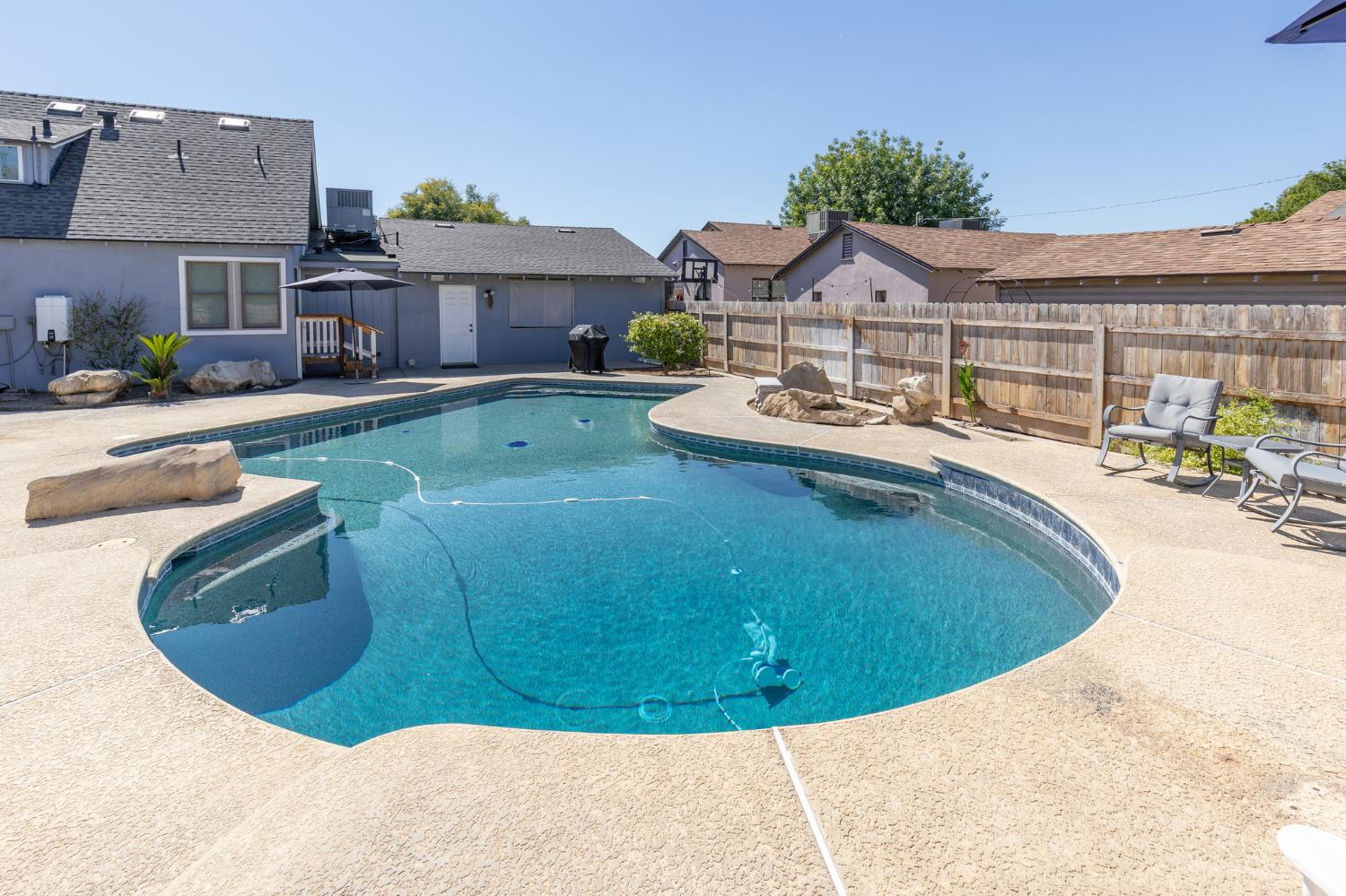 476 N Nichols, Dinuba, CA 93618