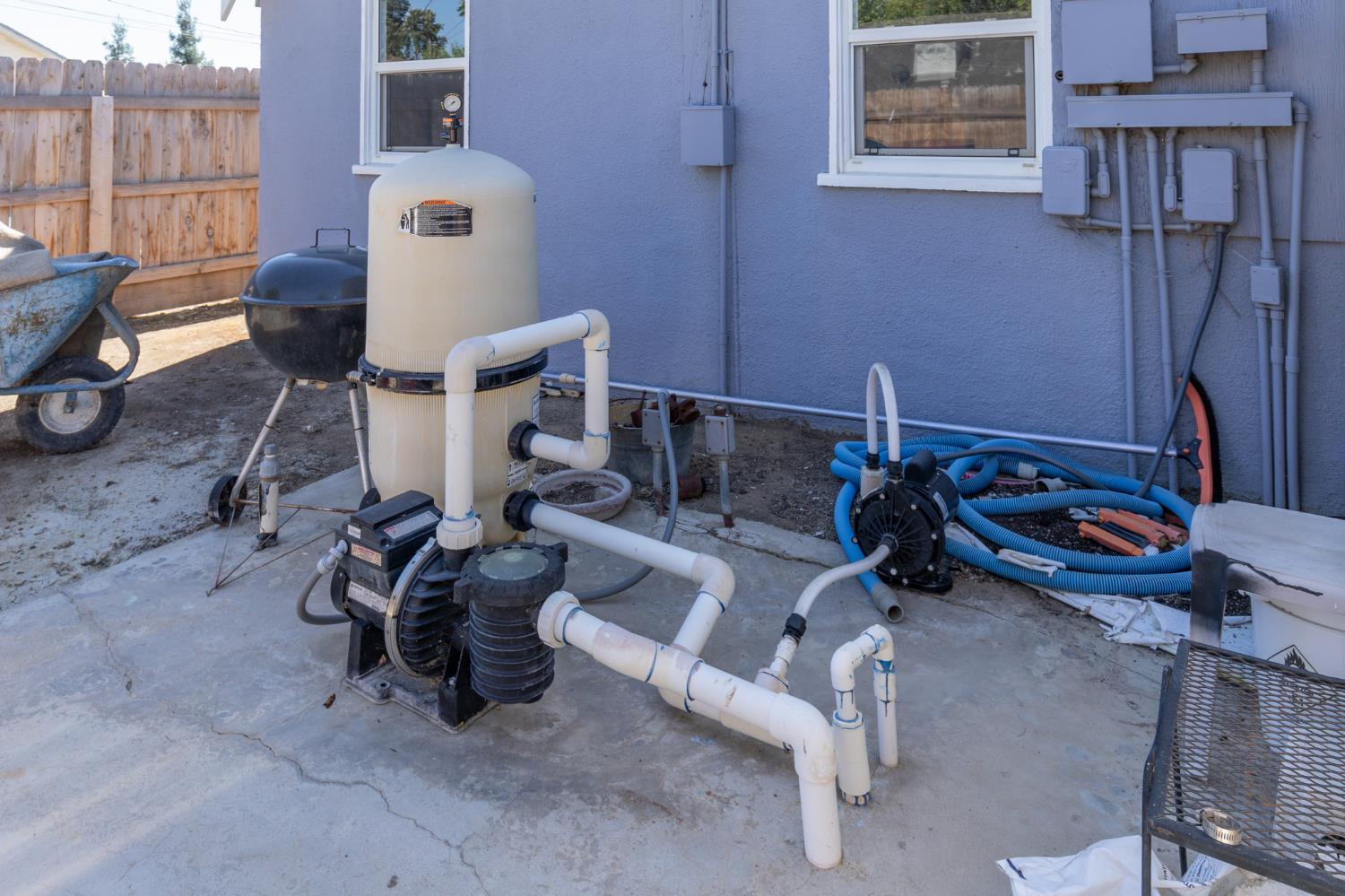 476 N Nichols, Dinuba, CA 93618