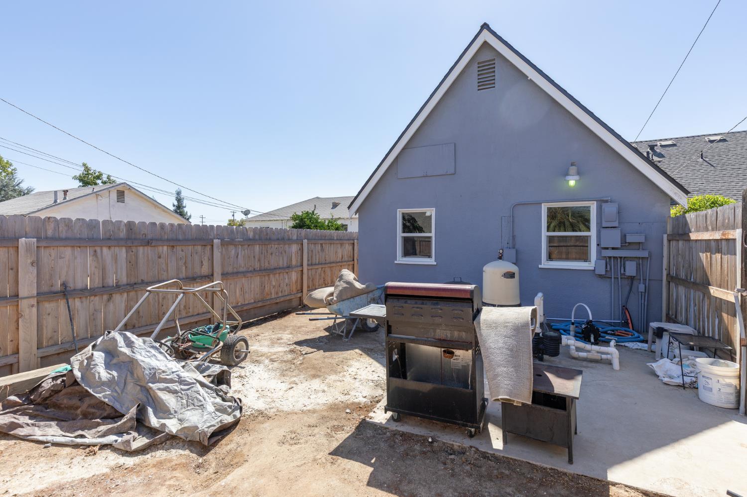 476 N Nichols, Dinuba, CA 93618