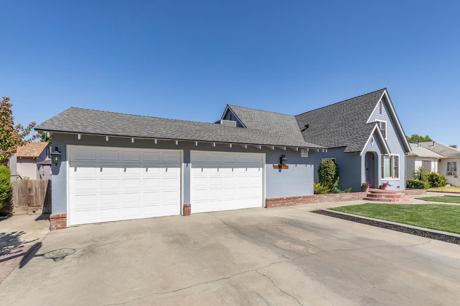 476 N Nichols, Dinuba, CA 93618