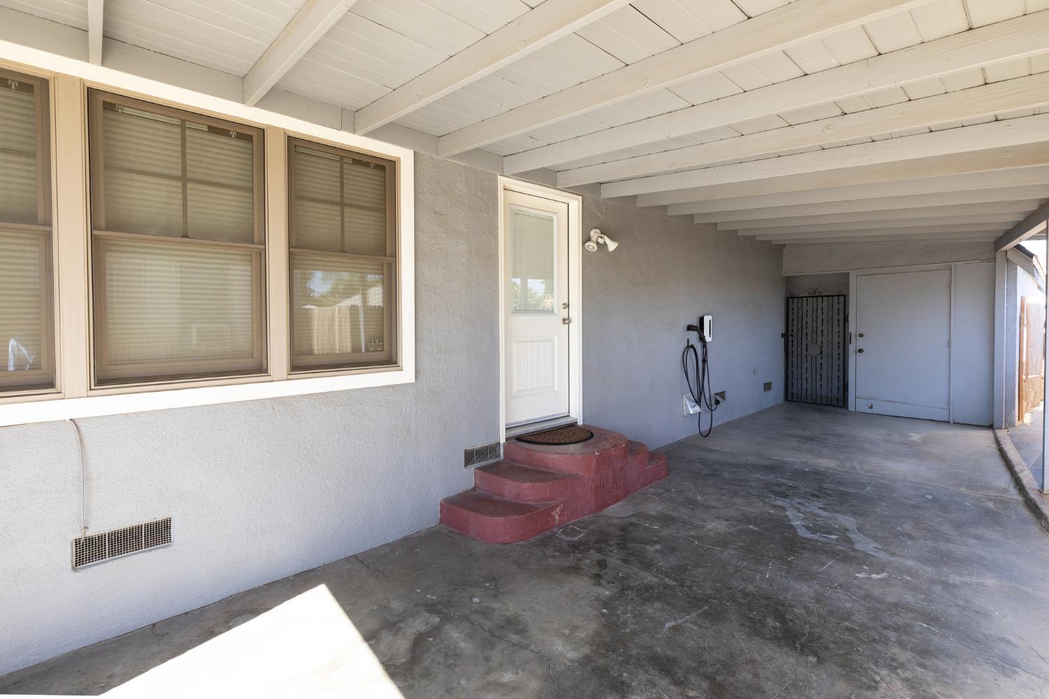 476 N Nichols, Dinuba, CA 93618