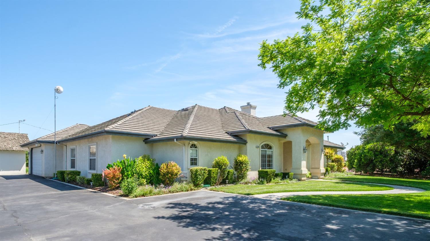 2202 W Lincoln Ave, Fresno, CA 93706