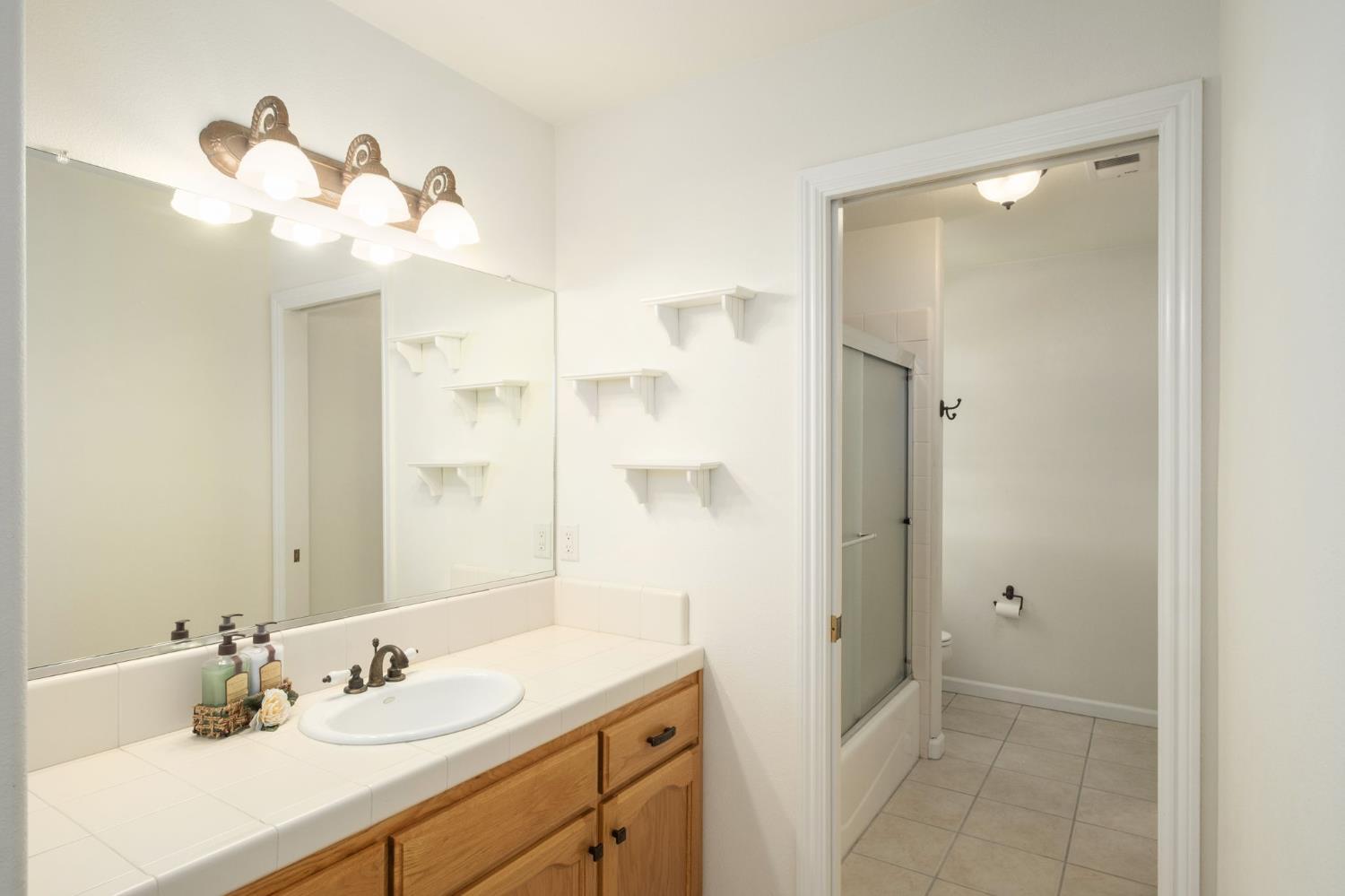 2202 W Lincoln Ave, Fresno, CA 93706