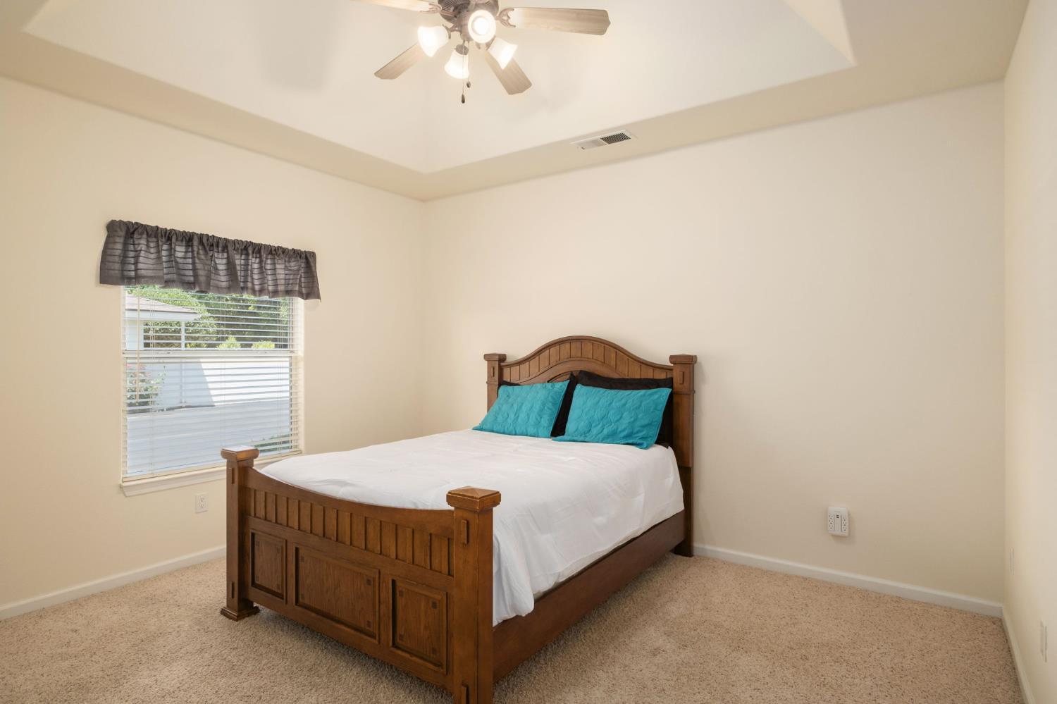 2202 W Lincoln Ave, Fresno, CA 93706