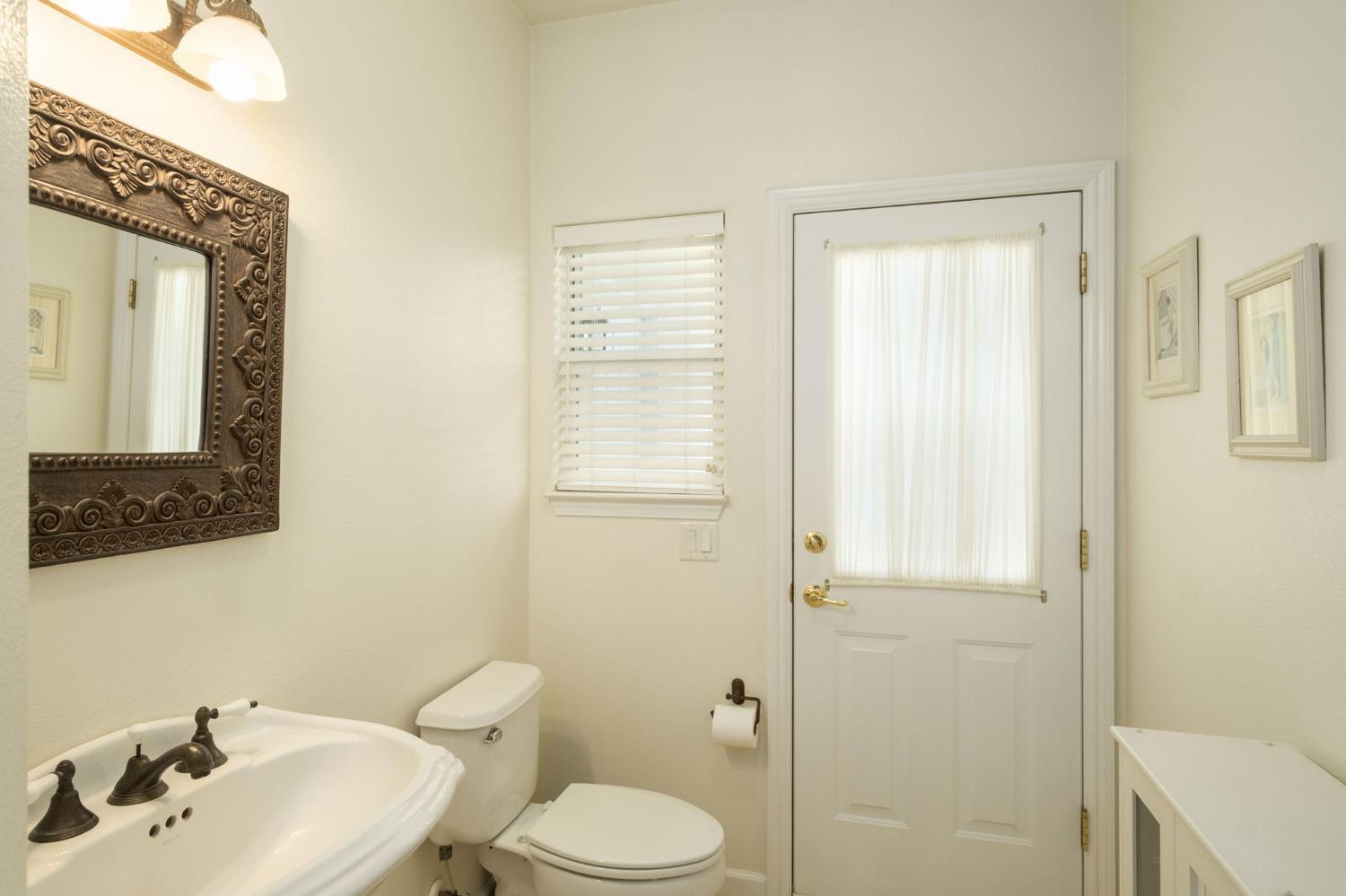 2202 W Lincoln Ave, Fresno, CA 93706