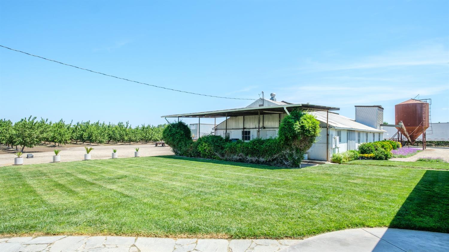 2202 W Lincoln Ave, Fresno, CA 93706