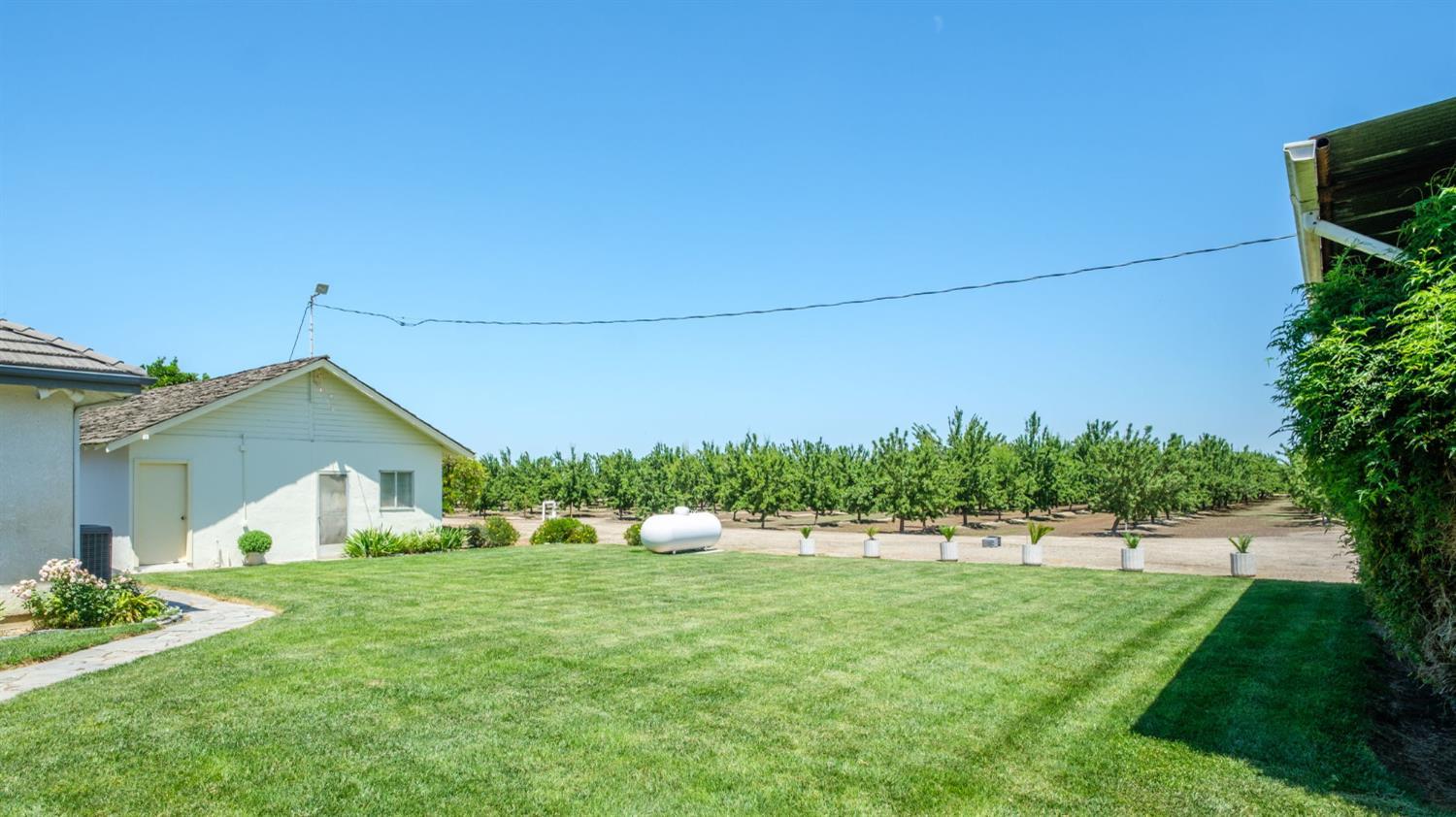 2202 W Lincoln Ave, Fresno, CA 93706