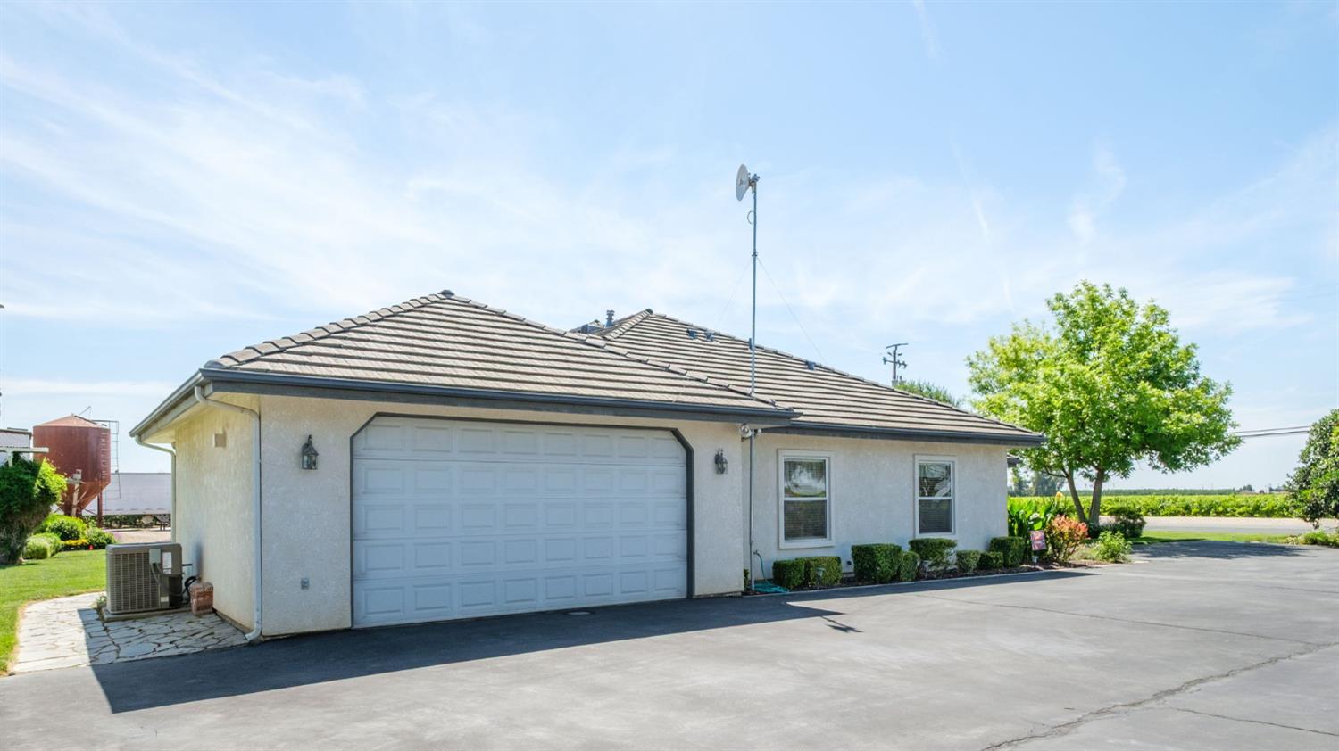 2202 W Lincoln Ave, Fresno, CA 93706