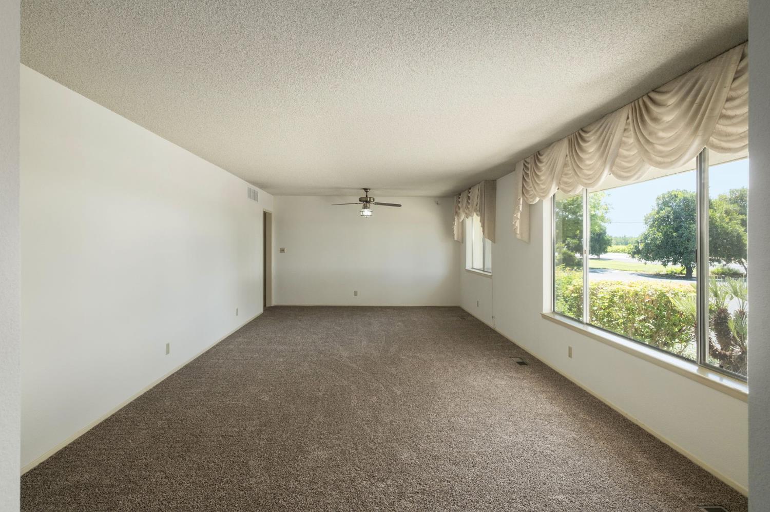 2202 W Lincoln Ave, Fresno, CA 93706
