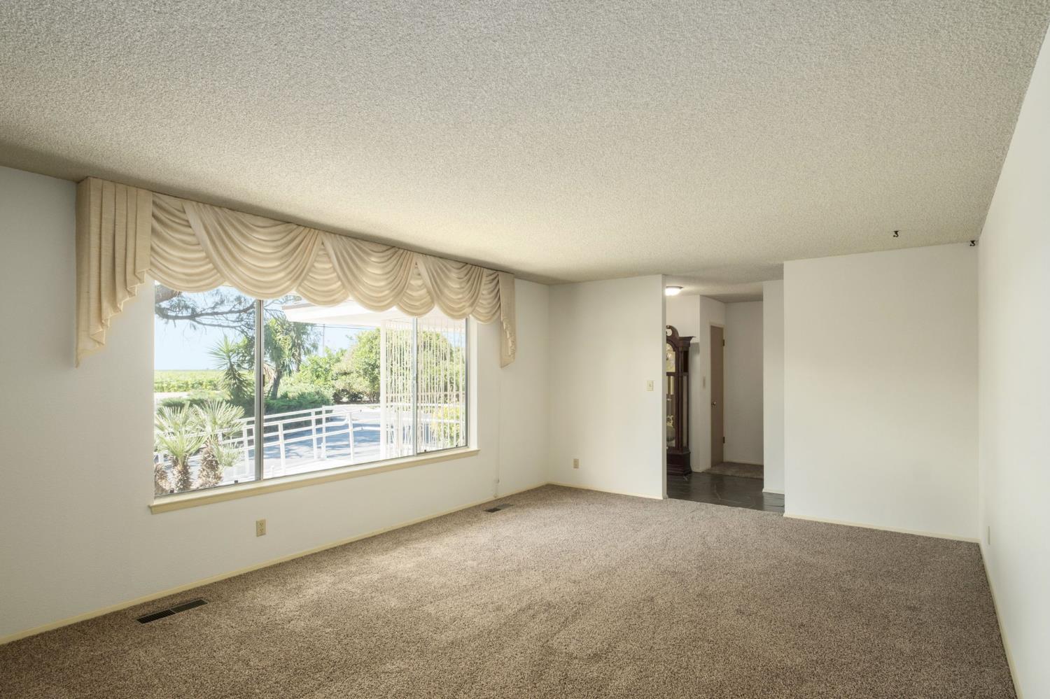 2202 W Lincoln Ave, Fresno, CA 93706