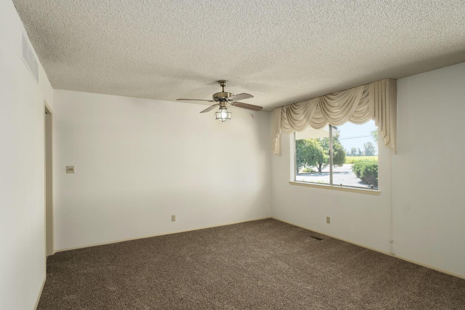 2202 W Lincoln Ave, Fresno, CA 93706