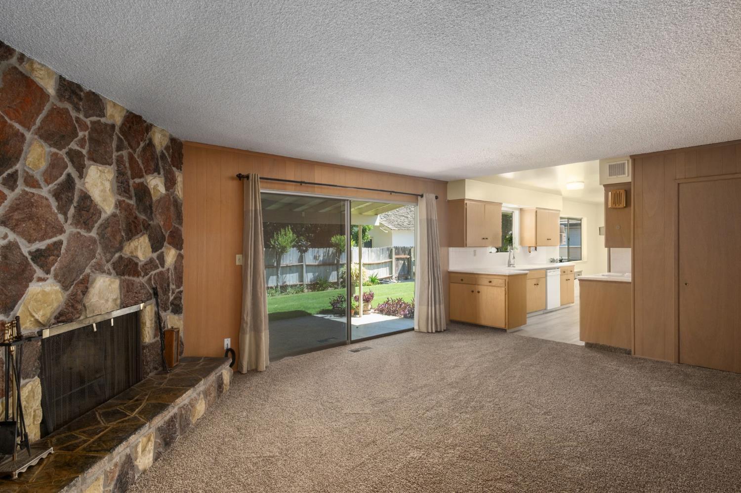 2202 W Lincoln Ave, Fresno, CA 93706