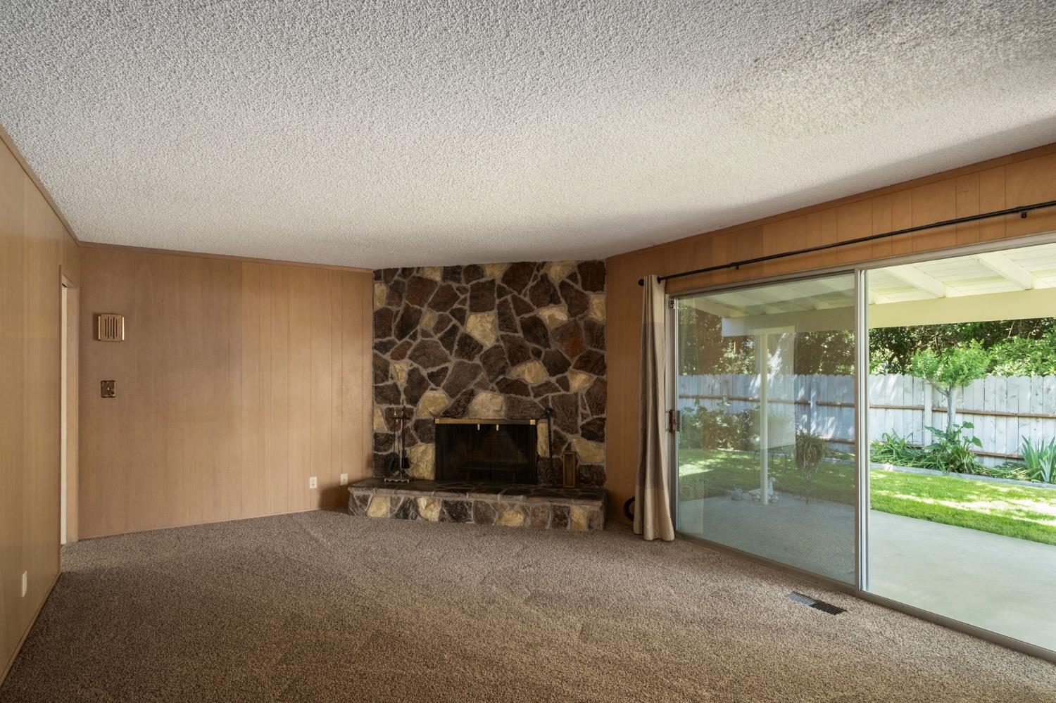 2202 W Lincoln Ave, Fresno, CA 93706