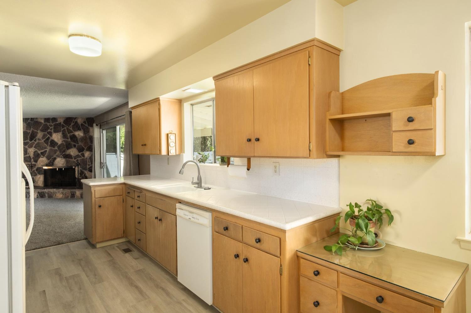 2202 W Lincoln Ave, Fresno, CA 93706