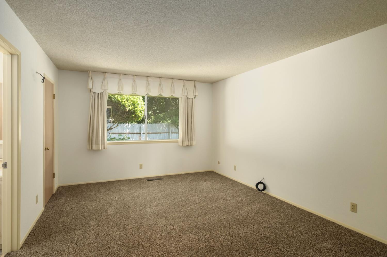 2202 W Lincoln Ave, Fresno, CA 93706