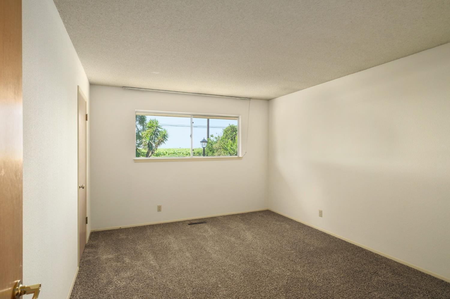 2202 W Lincoln Ave, Fresno, CA 93706