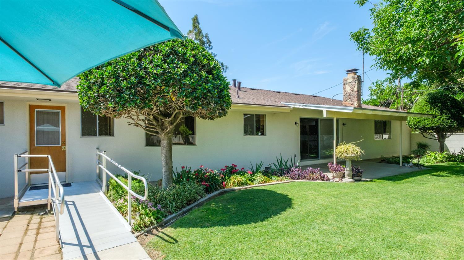 2202 W Lincoln Ave, Fresno, CA 93706