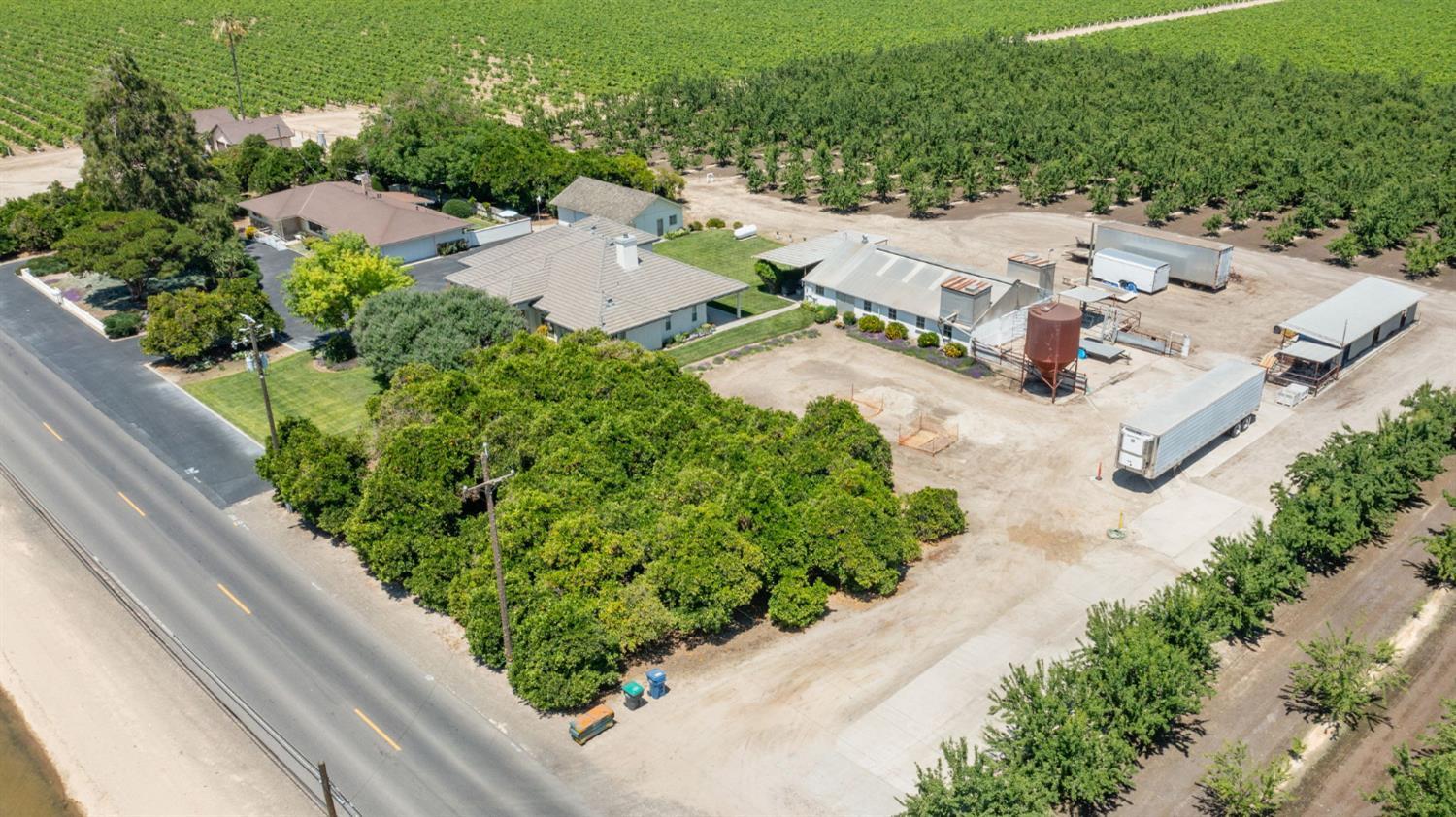 2202 W Lincoln Ave, Fresno, CA 93706