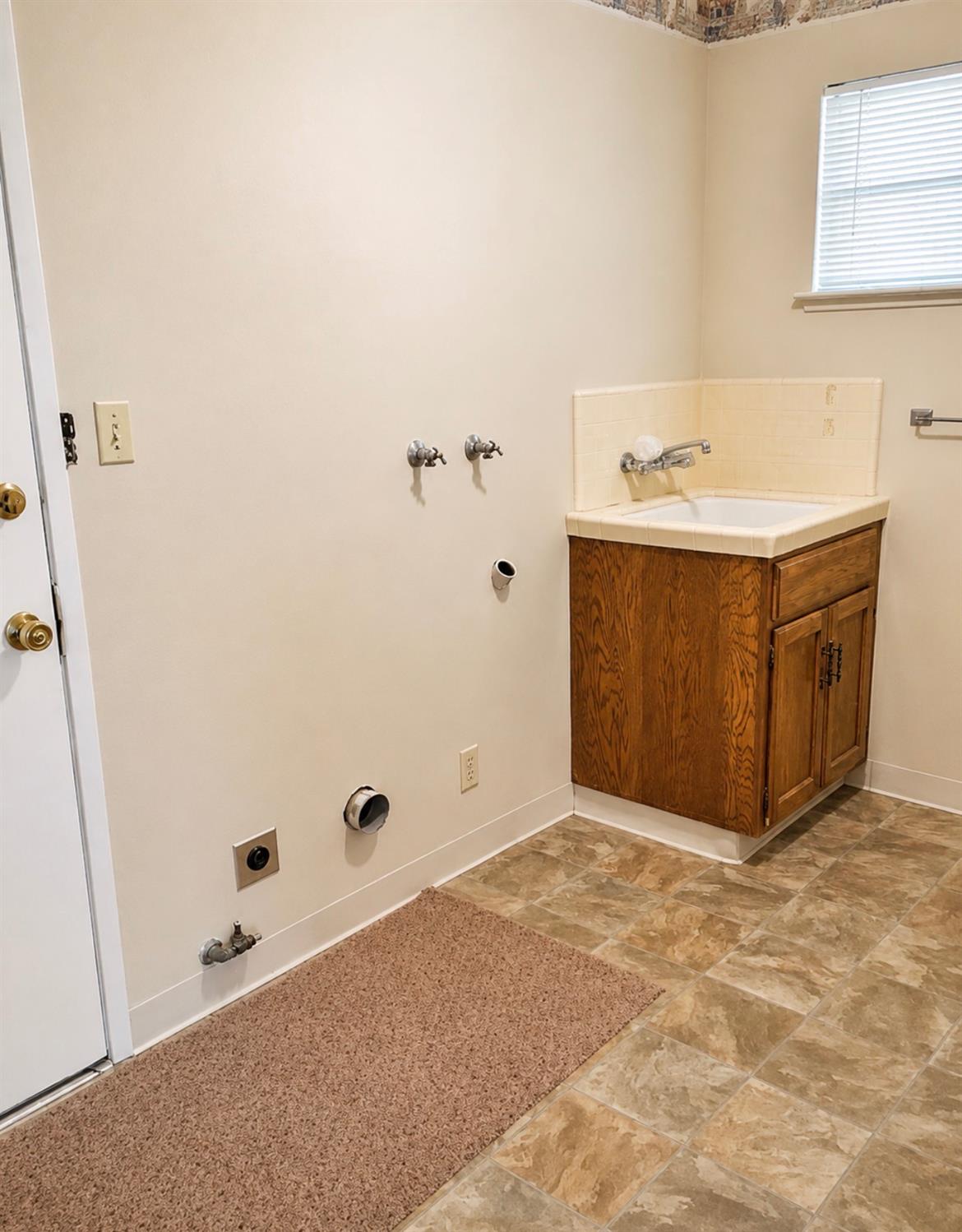 247 W Vartikian, Fresno, CA 93704