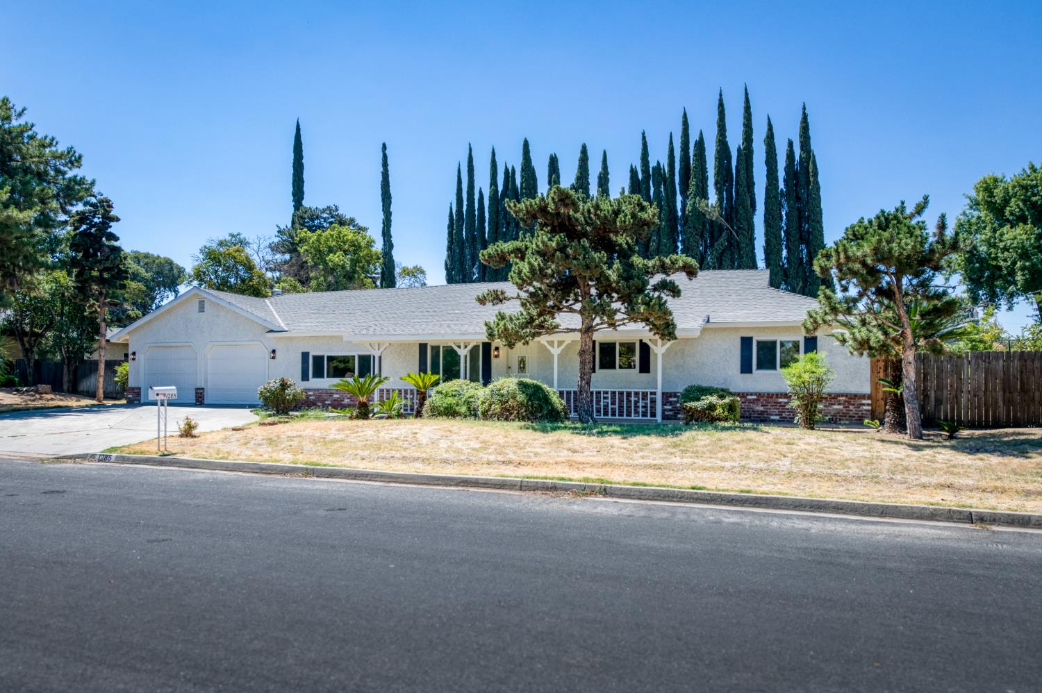 1285 W Stuart Ave, Fresno, CA 93711