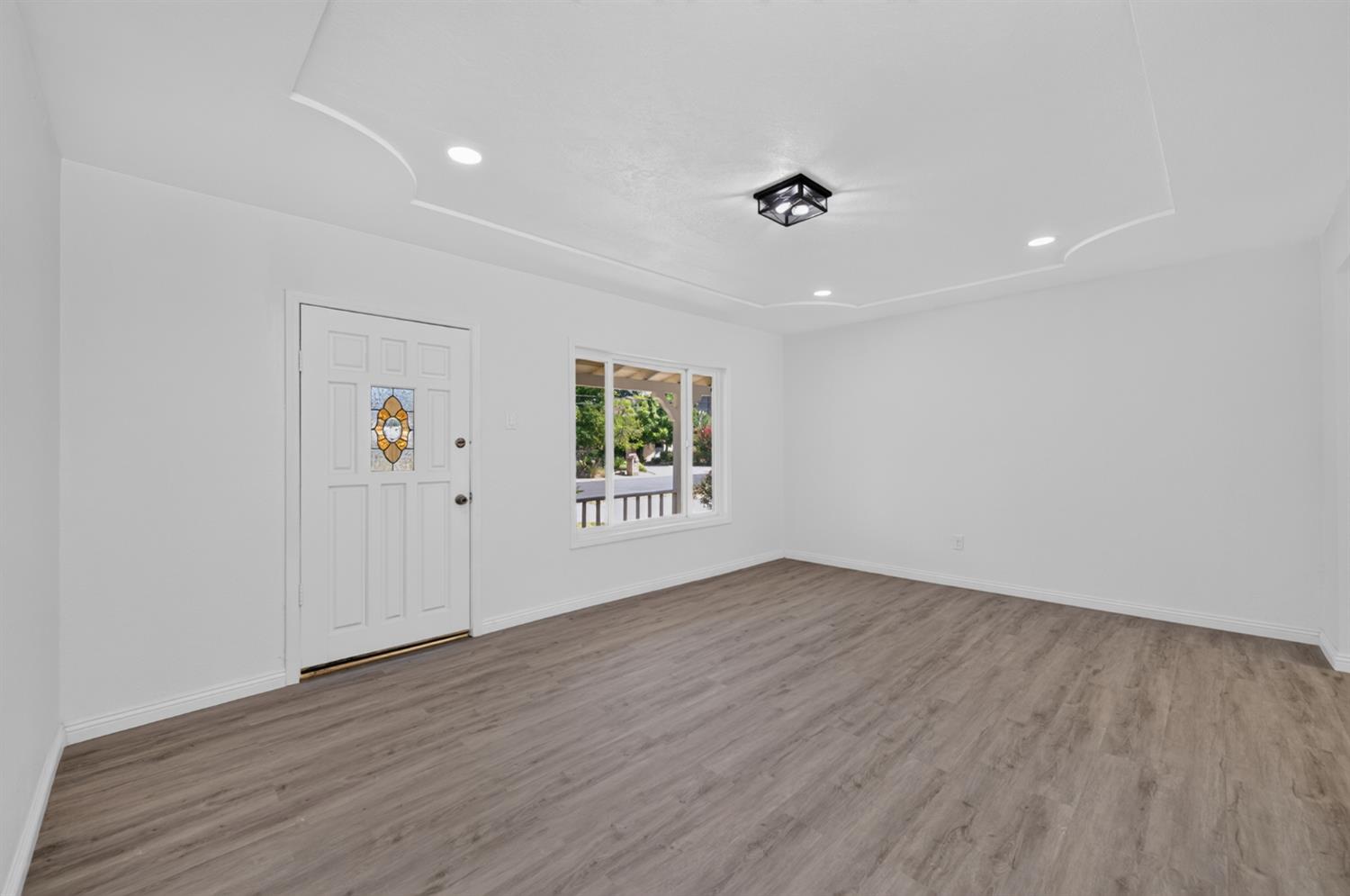 1285 W Stuart Ave, Fresno, CA 93711