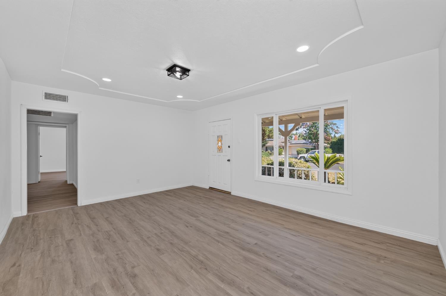 1285 W Stuart Ave, Fresno, CA 93711