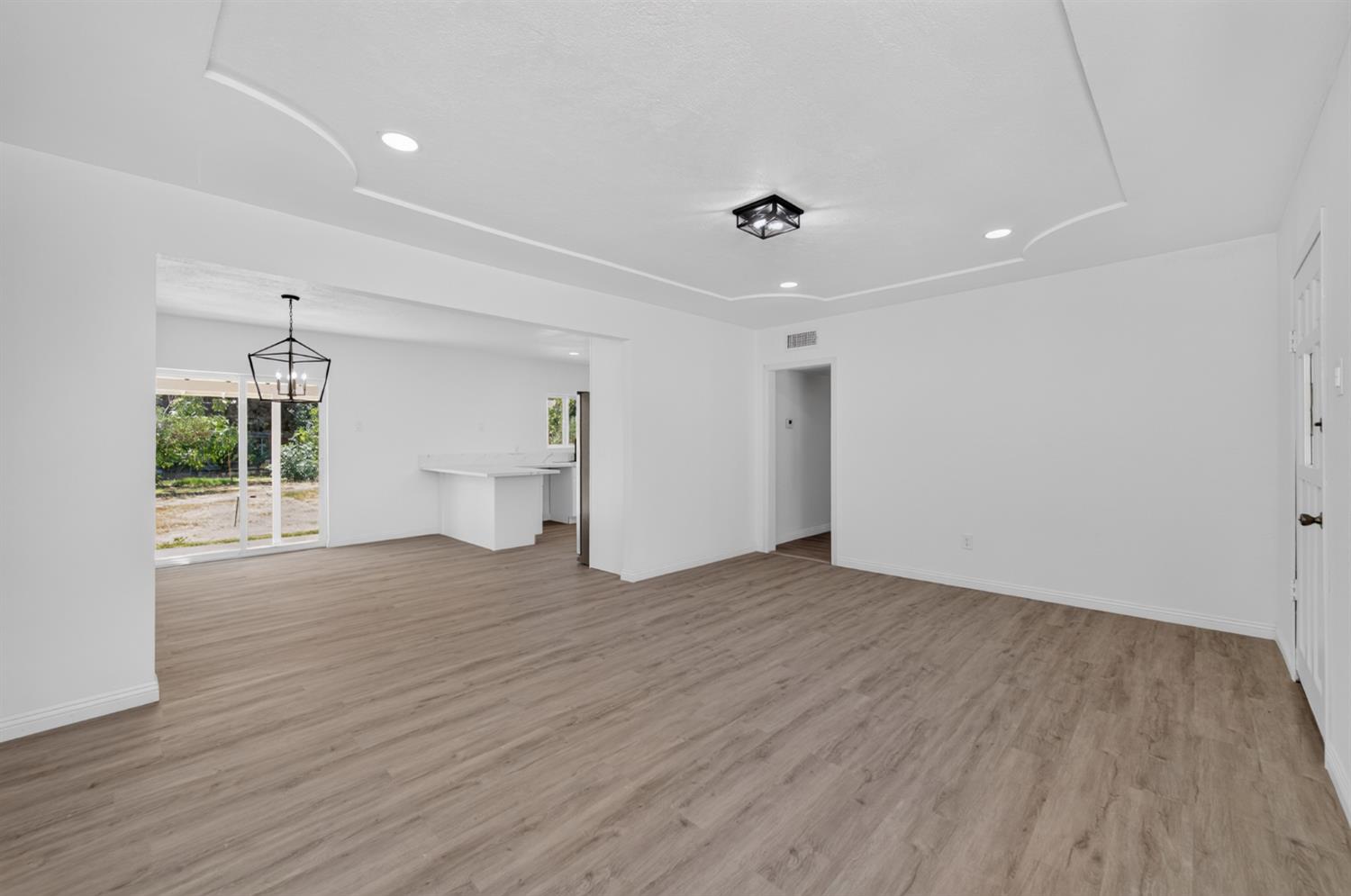 1285 W Stuart Ave, Fresno, CA 93711