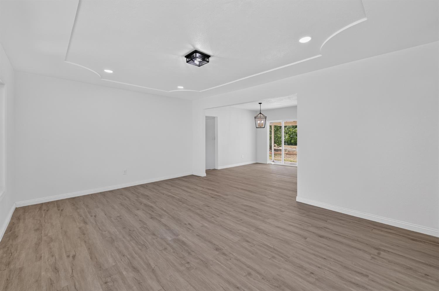 1285 W Stuart Ave, Fresno, CA 93711