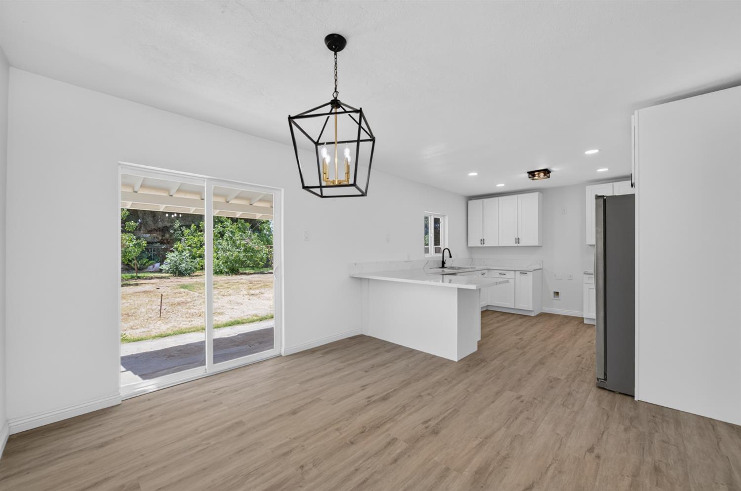 1285 W Stuart Ave, Fresno, CA 93711