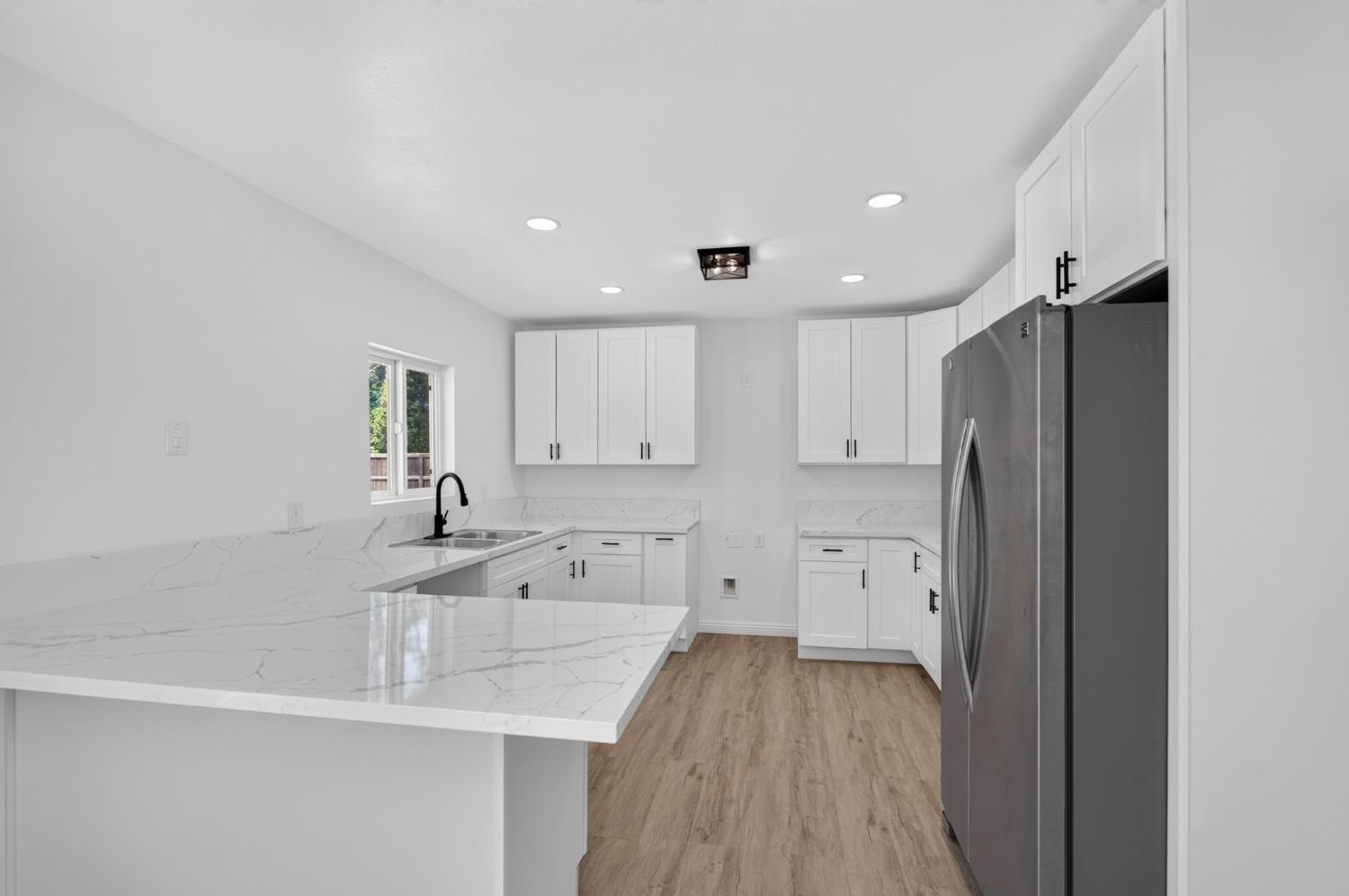 1285 W Stuart Ave, Fresno, CA 93711