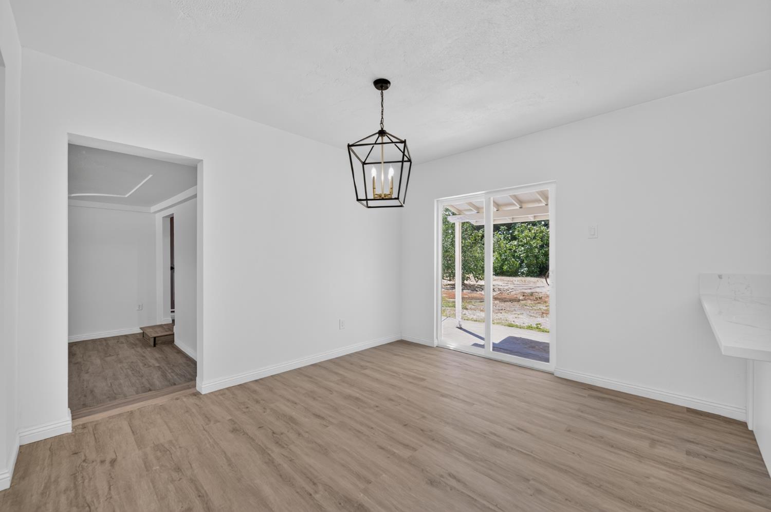 1285 W Stuart Ave, Fresno, CA 93711