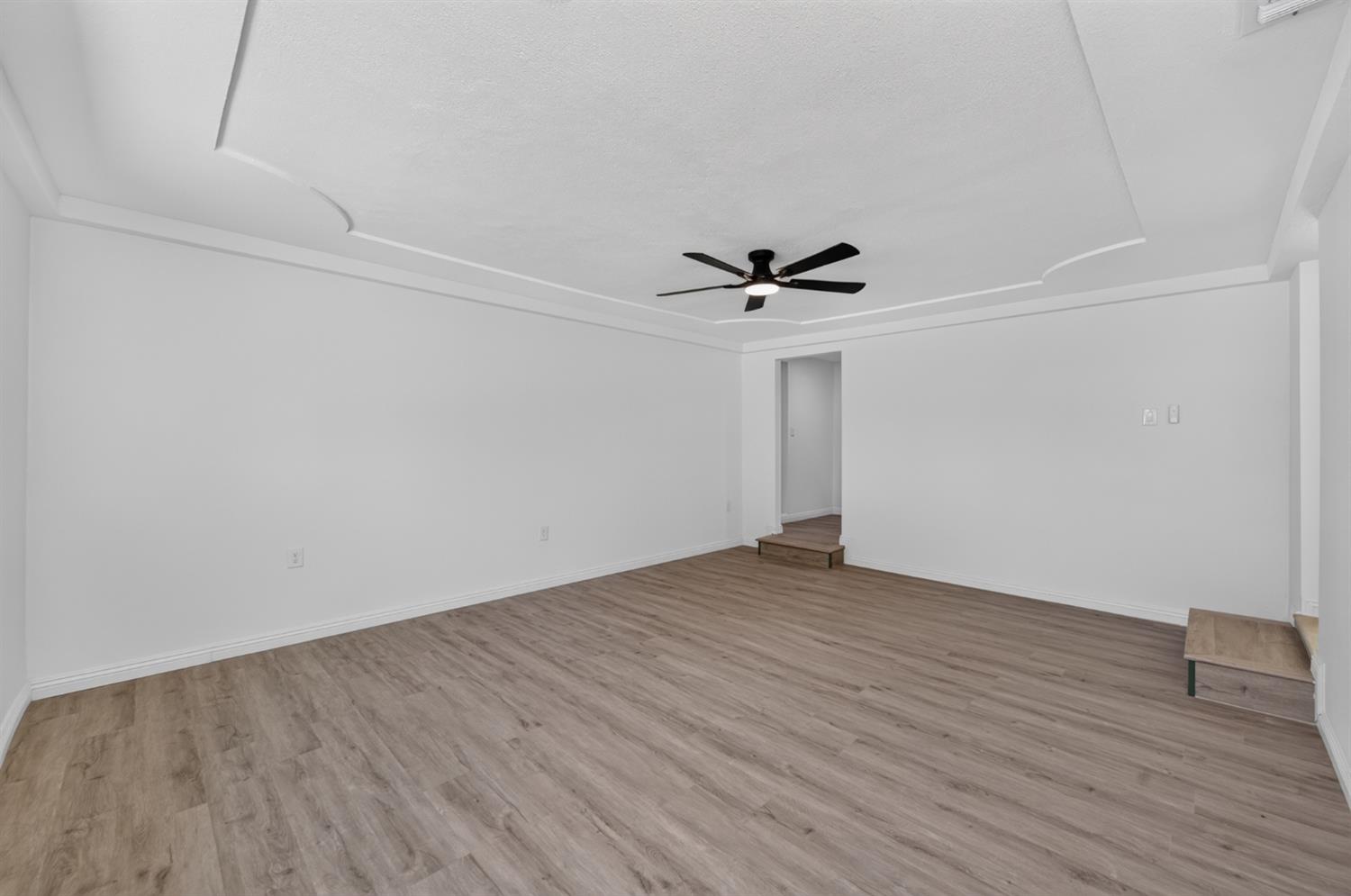 1285 W Stuart Ave, Fresno, CA 93711