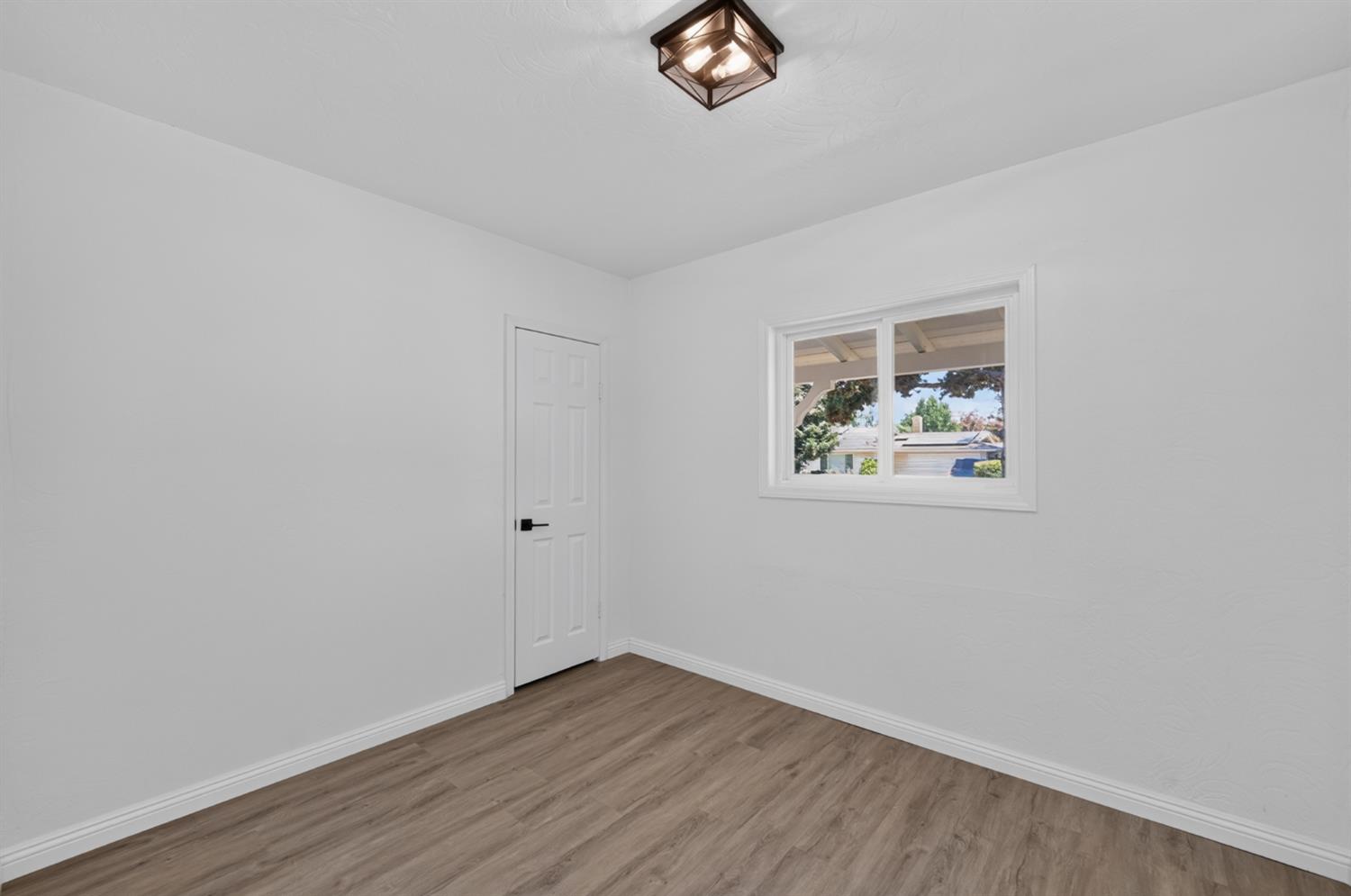 1285 W Stuart Ave, Fresno, CA 93711