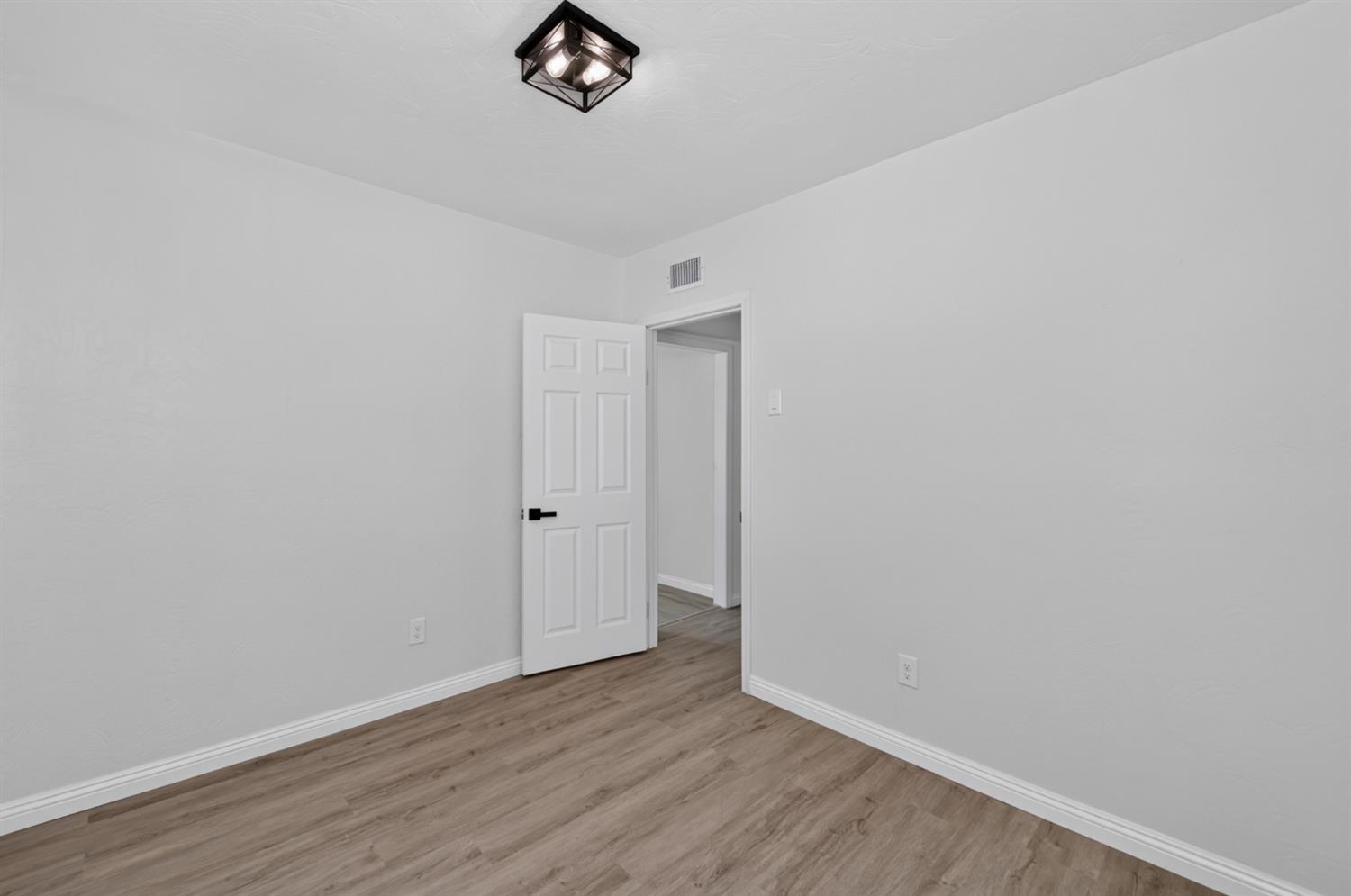 1285 W Stuart Ave, Fresno, CA 93711