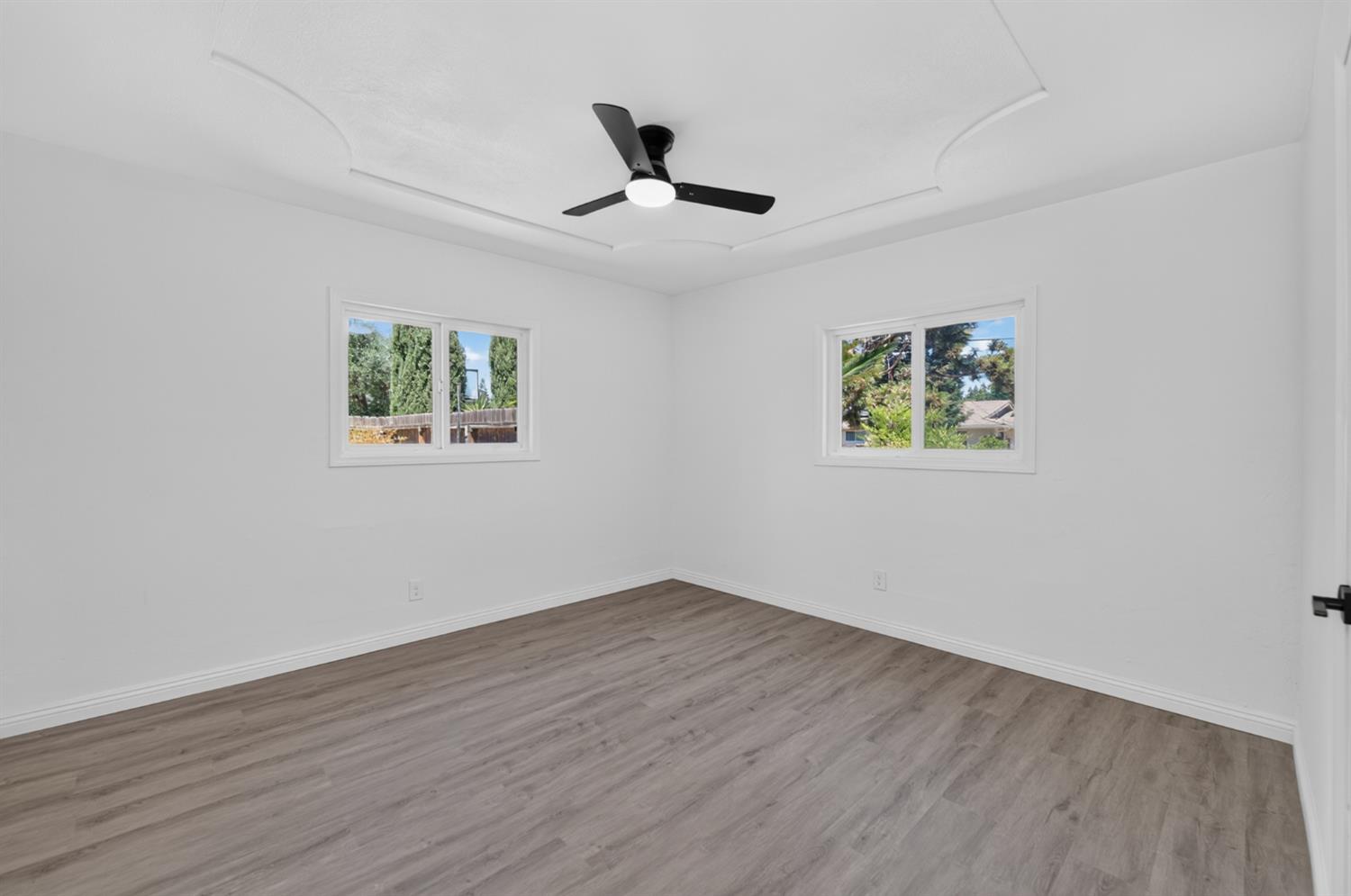 1285 W Stuart Ave, Fresno, CA 93711