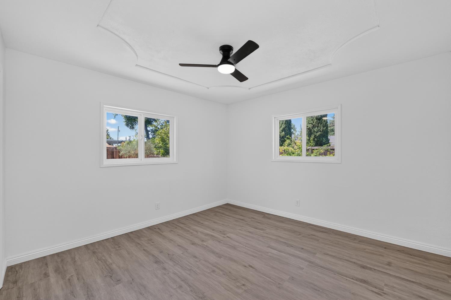 1285 W Stuart Ave, Fresno, CA 93711